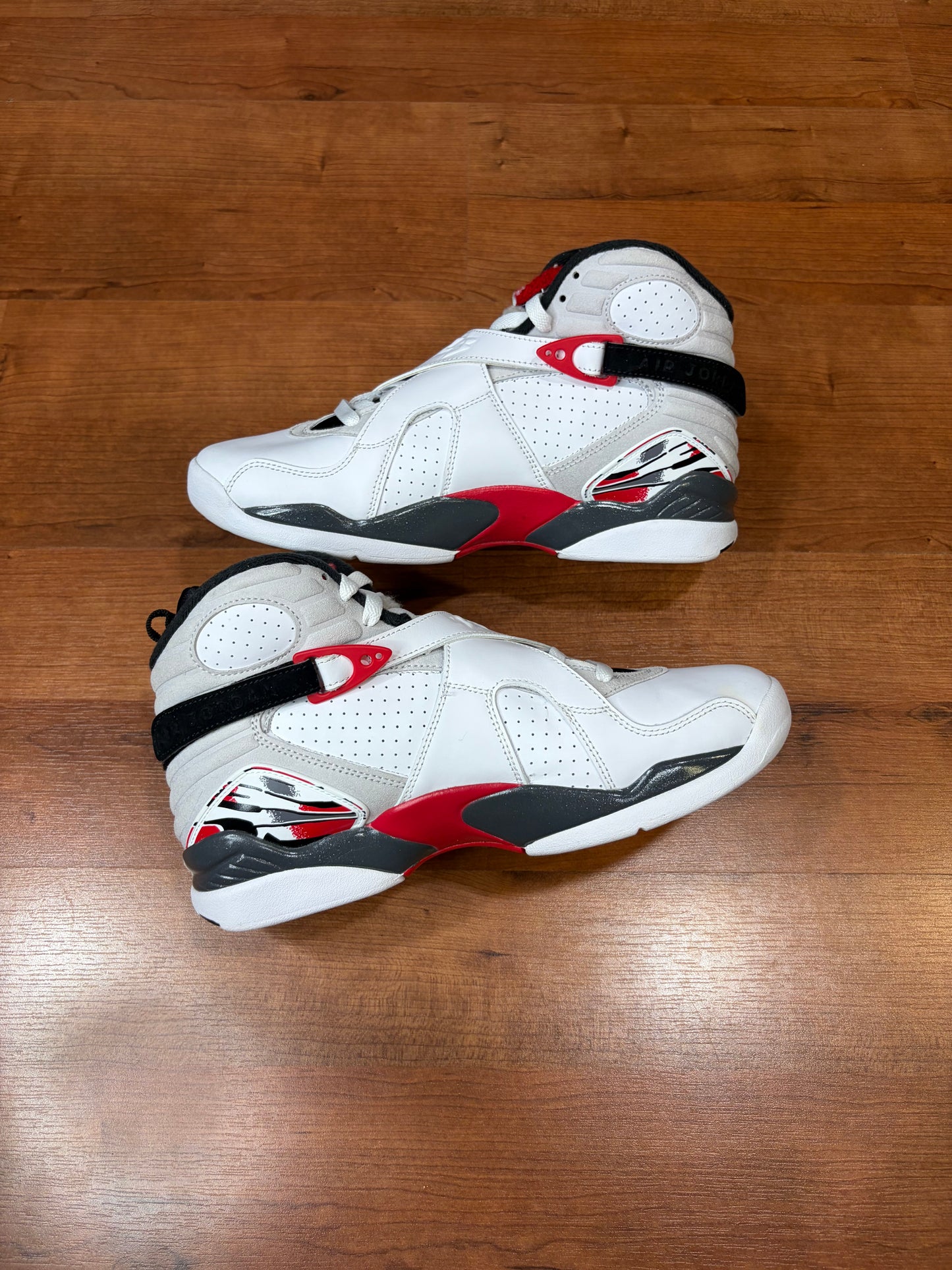 Jordan Retro 8 Bugs Bunny (Size 8.5 Mens)
