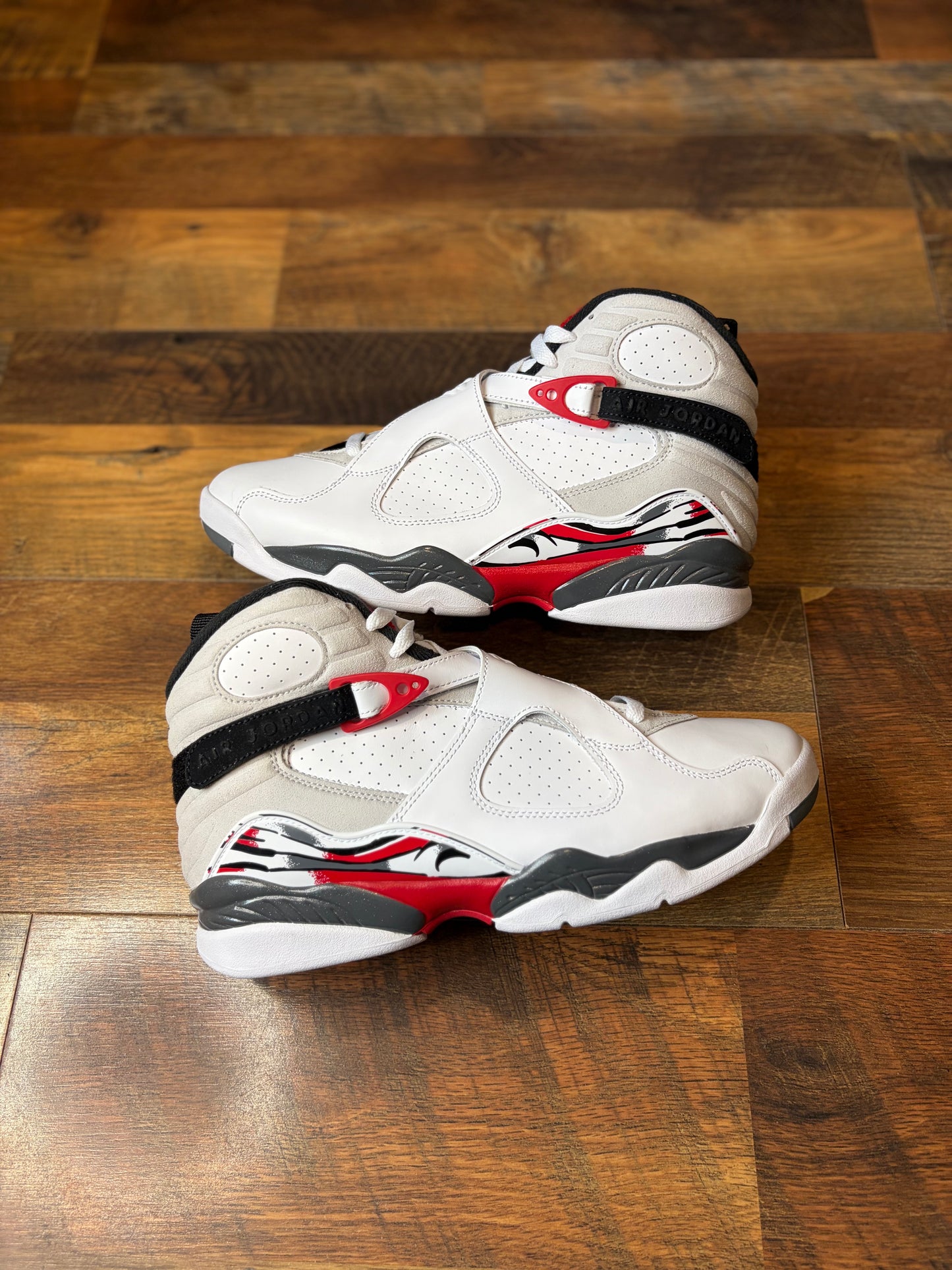 Jordan Retro 8 Bugs Bunny (Brand New - 9M)
