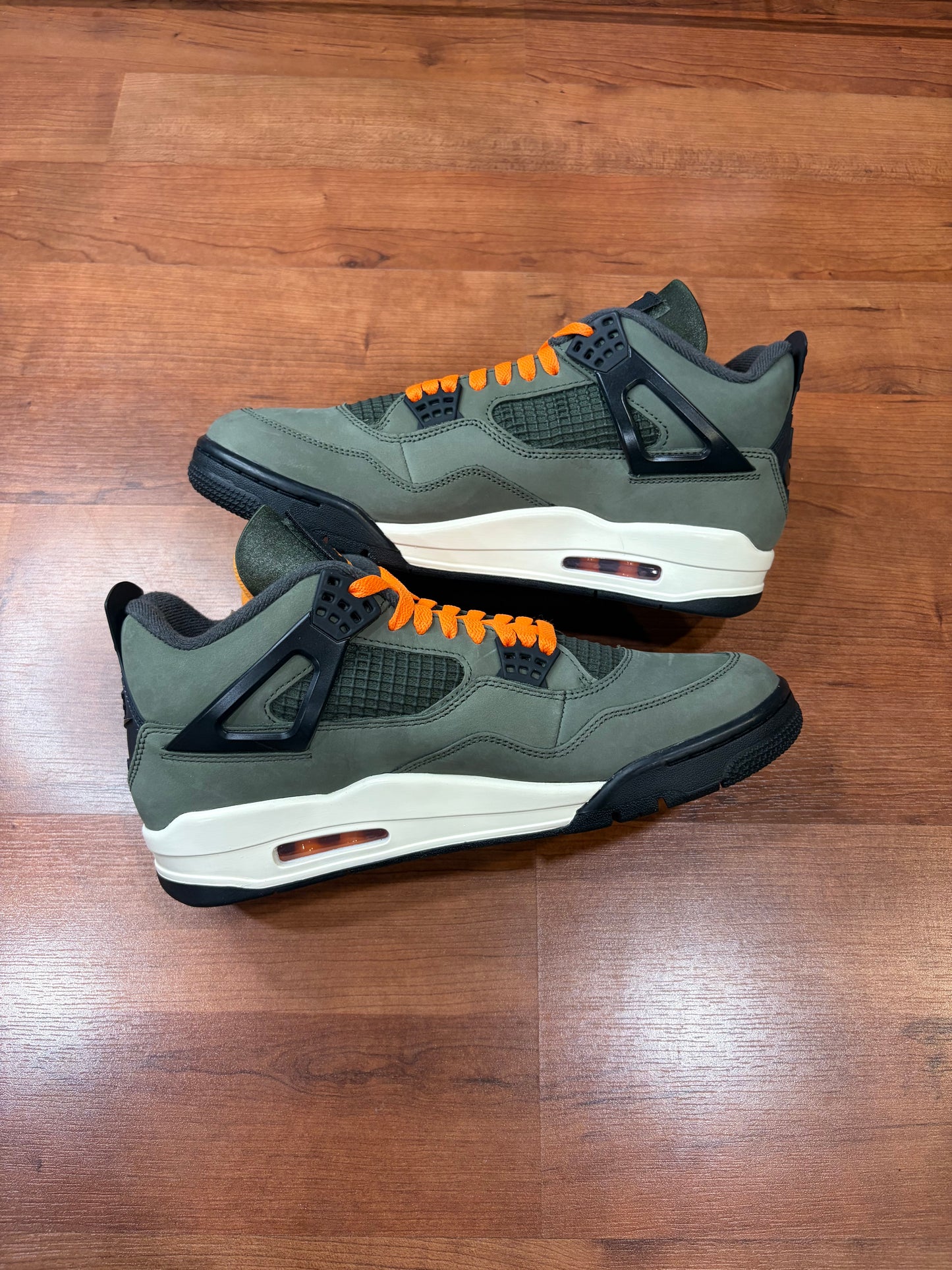 Jordan Retro 4 Undefeated (Brand New - 10.5M)