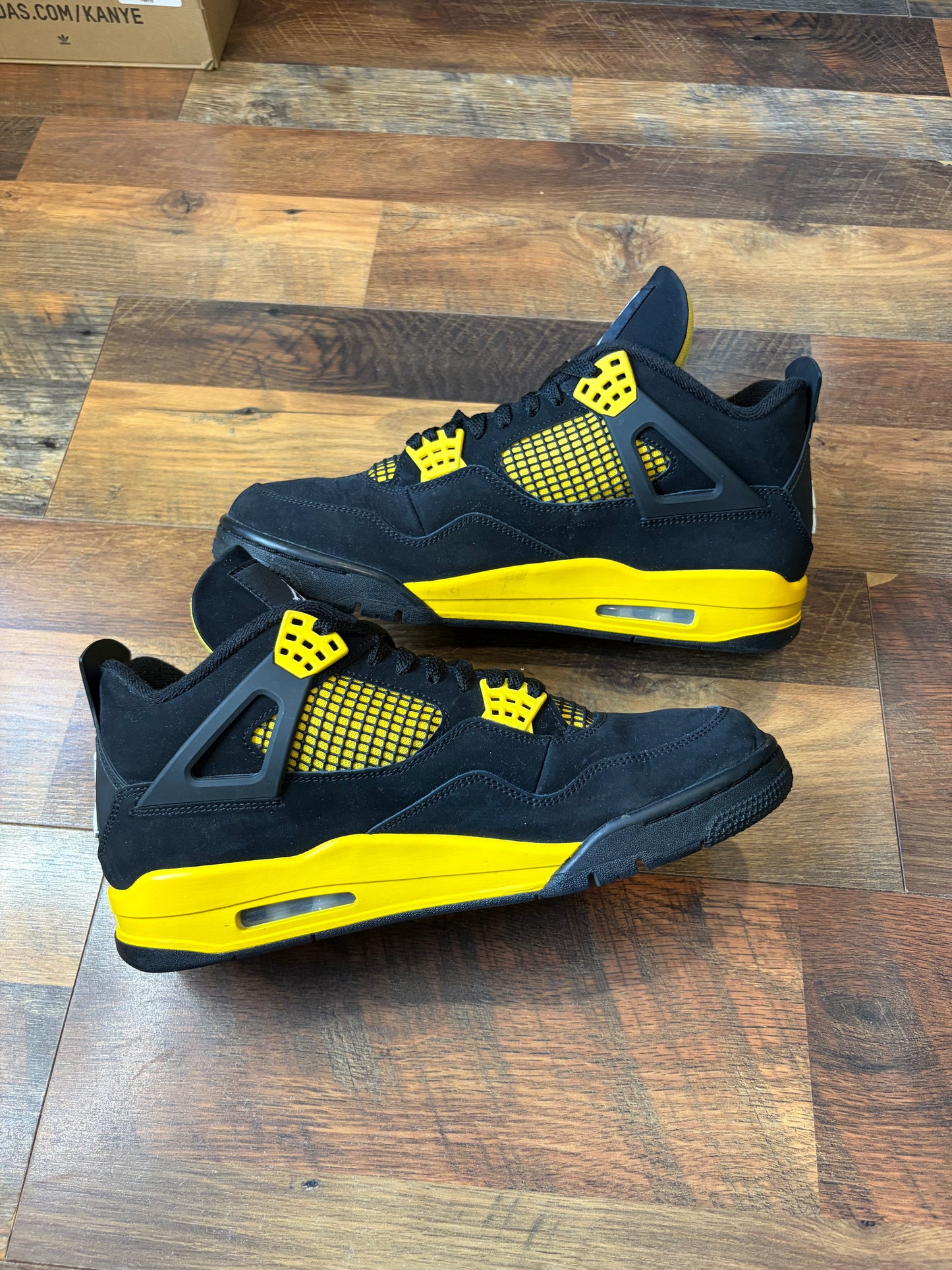 Jordan Retro 4 Thunder (Size 11 Mens)
