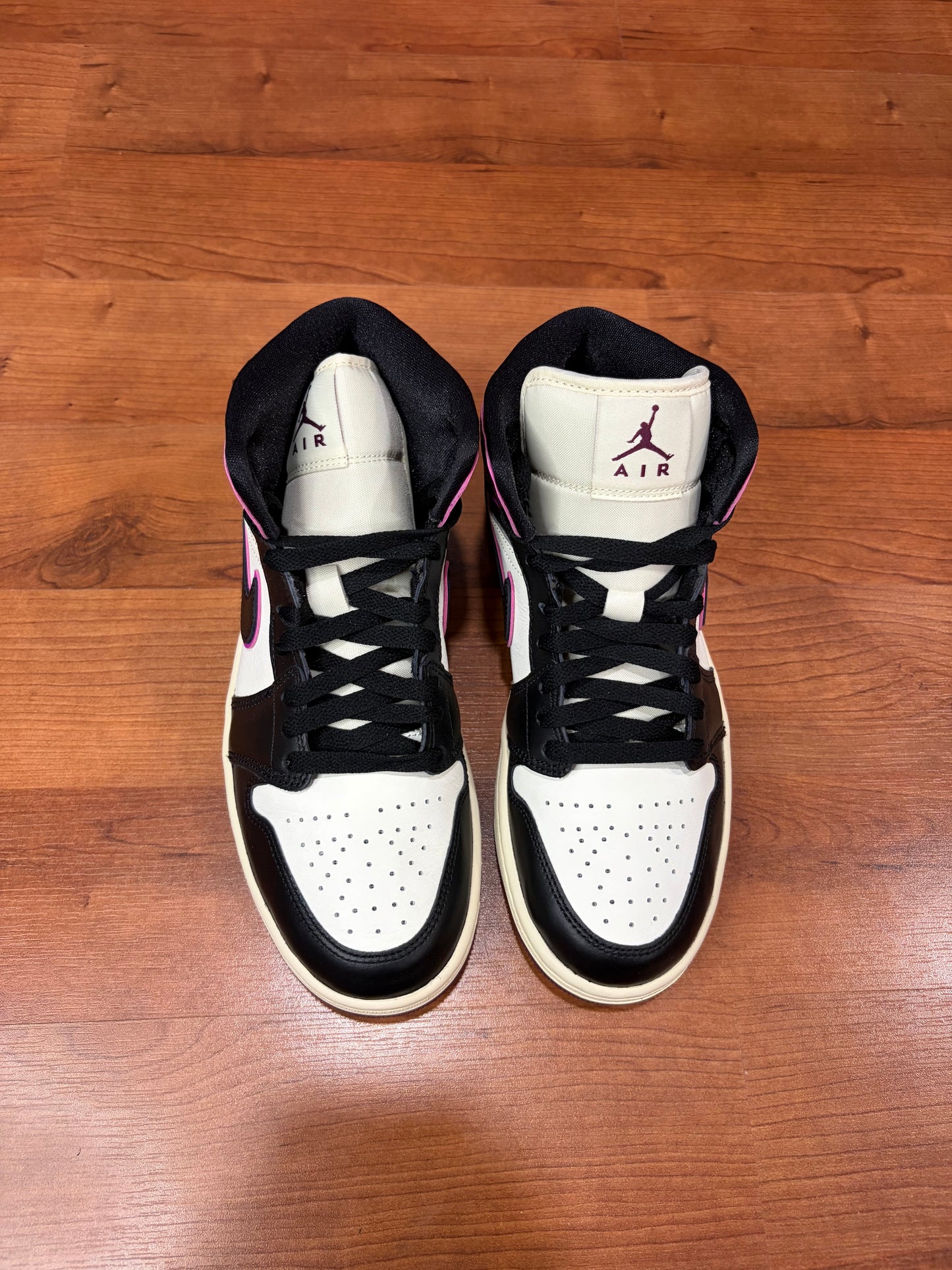Jordan 1 Mid Bordeaux (Brand New - 8.5W/7M)