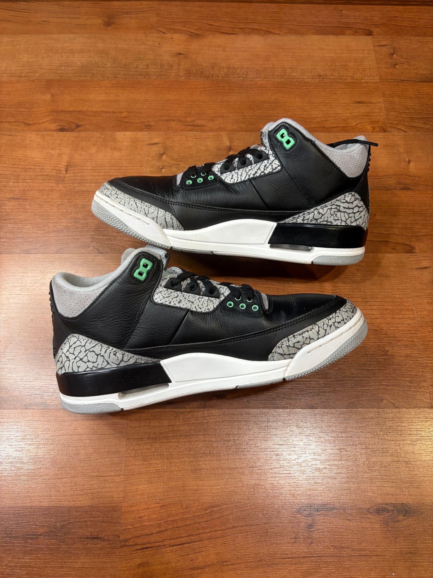 Jordan Retro 3 Green Glow (Size 10.5 Mens)