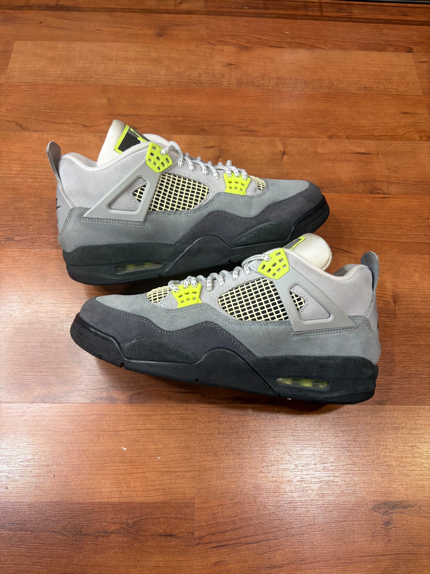 Jordan Retro 4 Neon (Size 11 Mens)