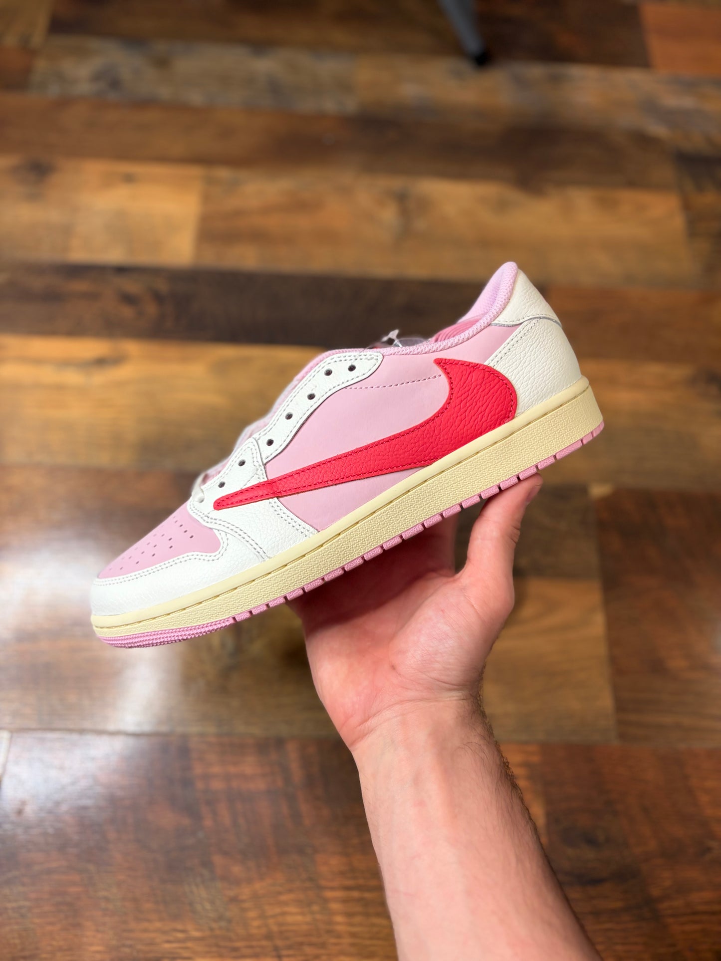 Jordan Retro 1 Low Travis Scott Tropical Pink (Brand New - 9.5M)