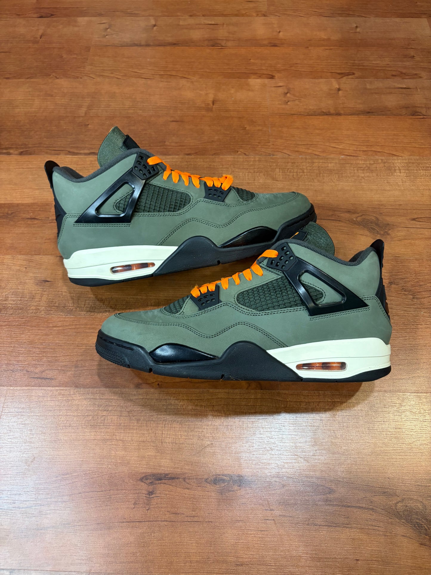 Jordan Retro 4 Undefeated (Size 13 Men’s)