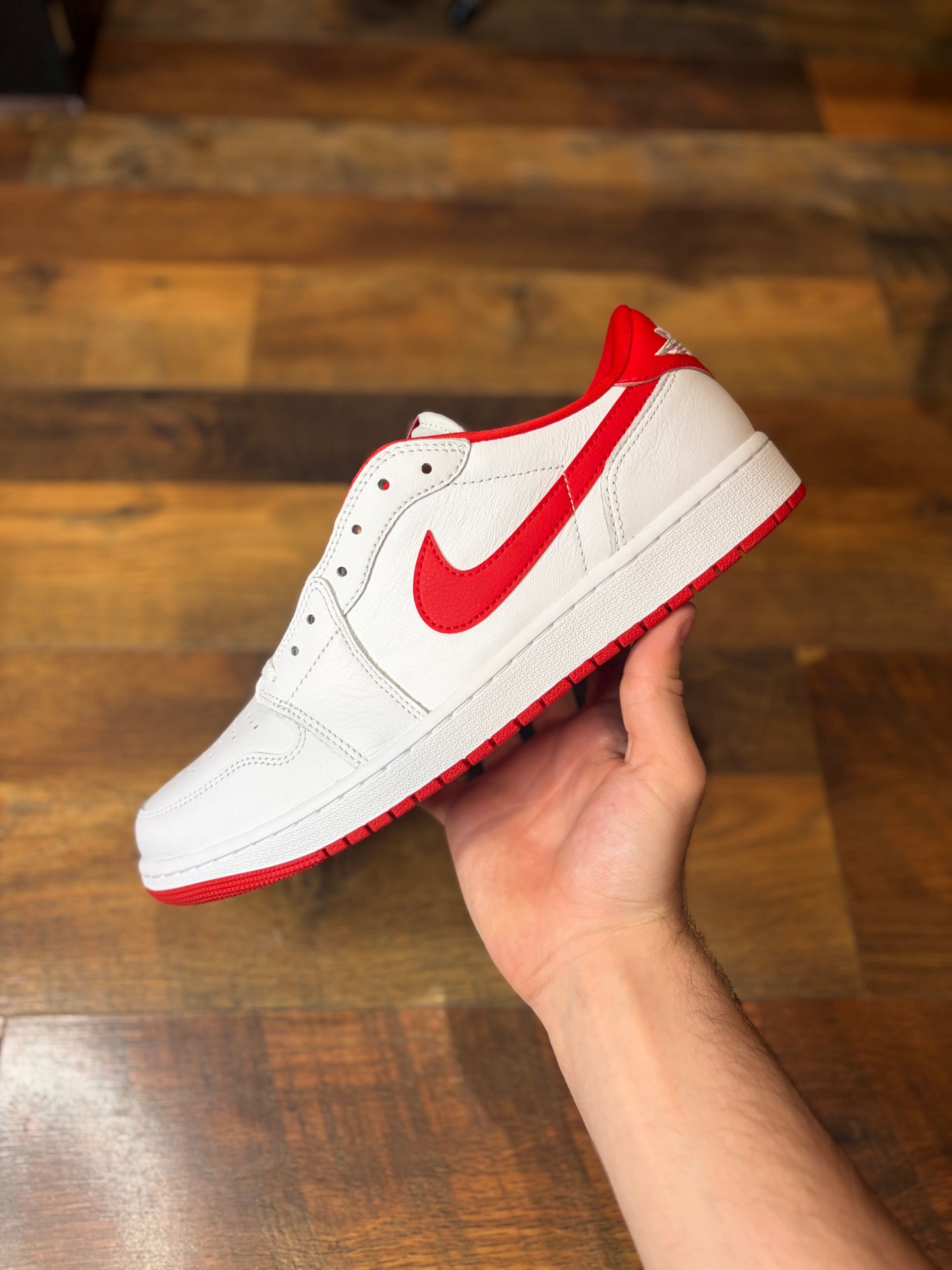 Jordan Retro 1 Low University Red (Brand New/No Box Lid - Mens Sizes)