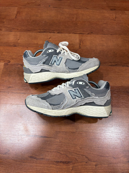 NB 2002R Protection Pack Rain Cloud (Size 8.5 Mens)
