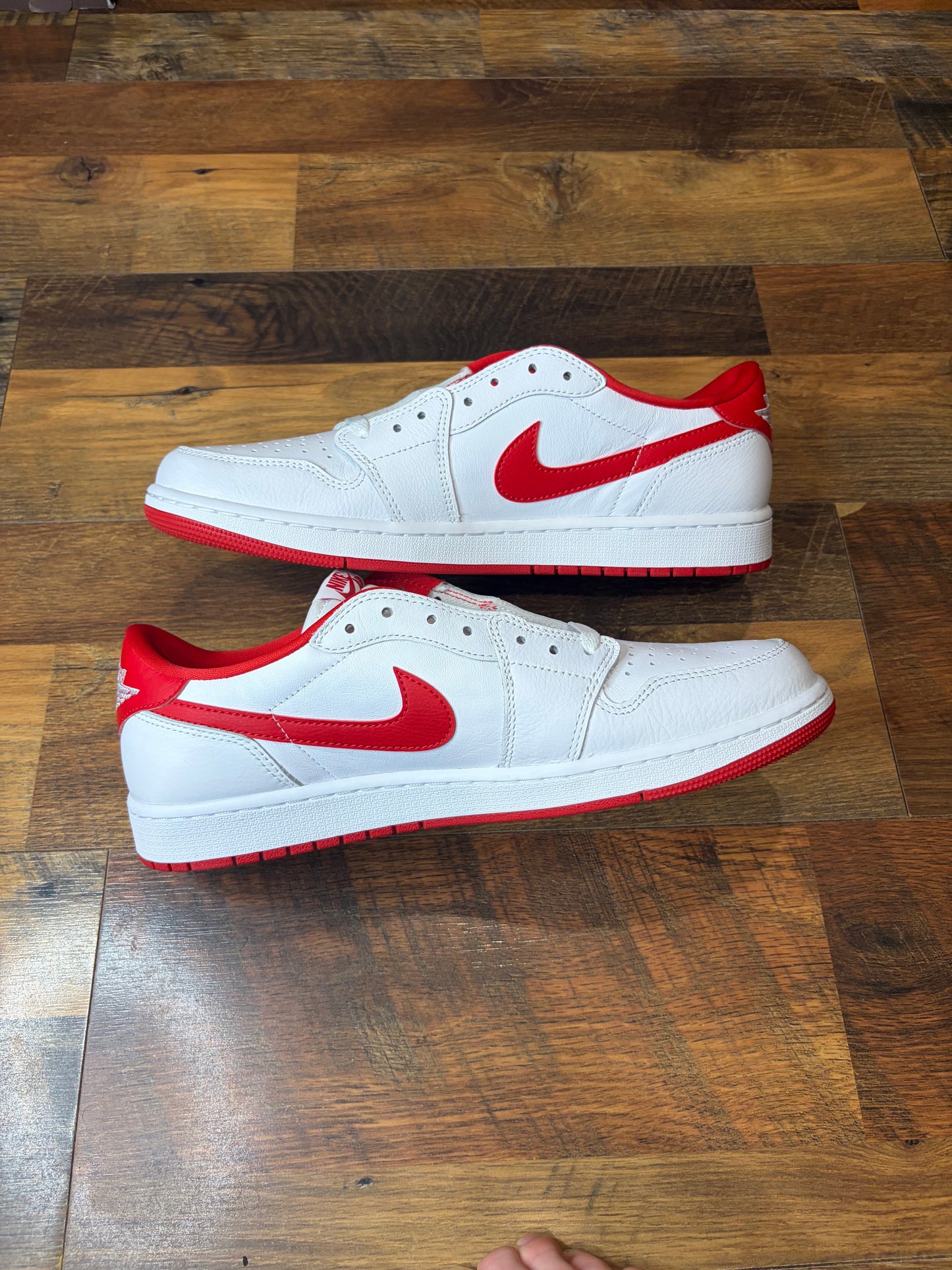 Jordan Retro 1 Low University Red (Brand New/No Box Lid - Mens Sizes)