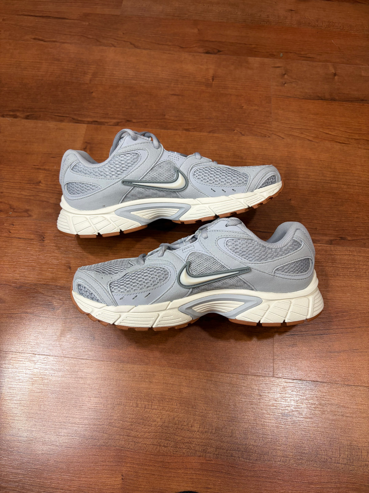 Nike v5 RNR Wolf Grey (DS No Box - Size 8M)