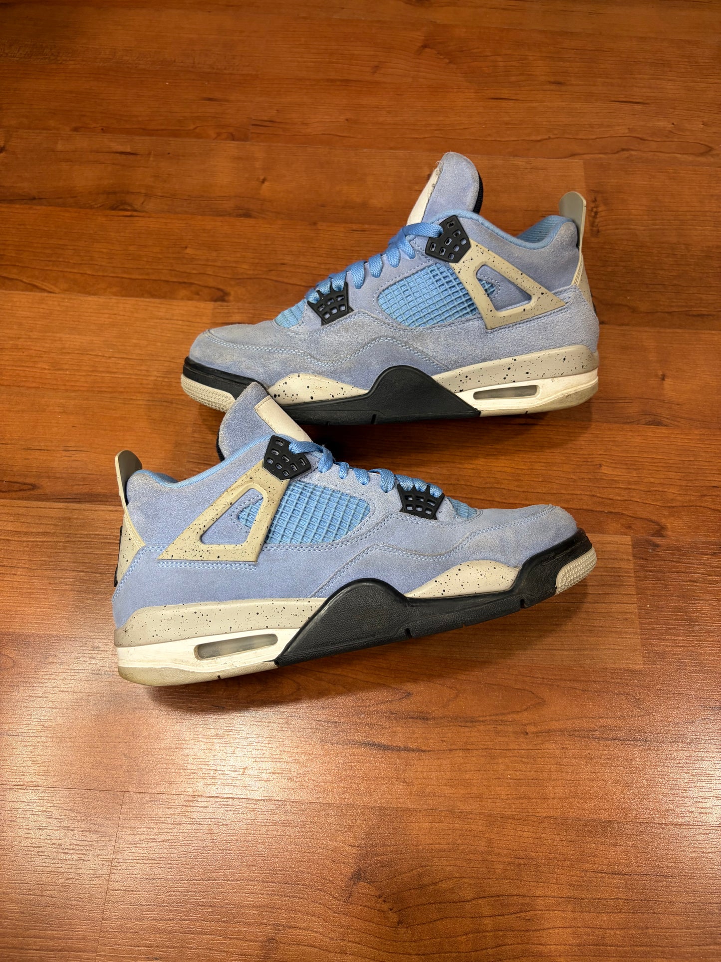 Jordan Retro 4 UNC (Size 9.5 Men’s)