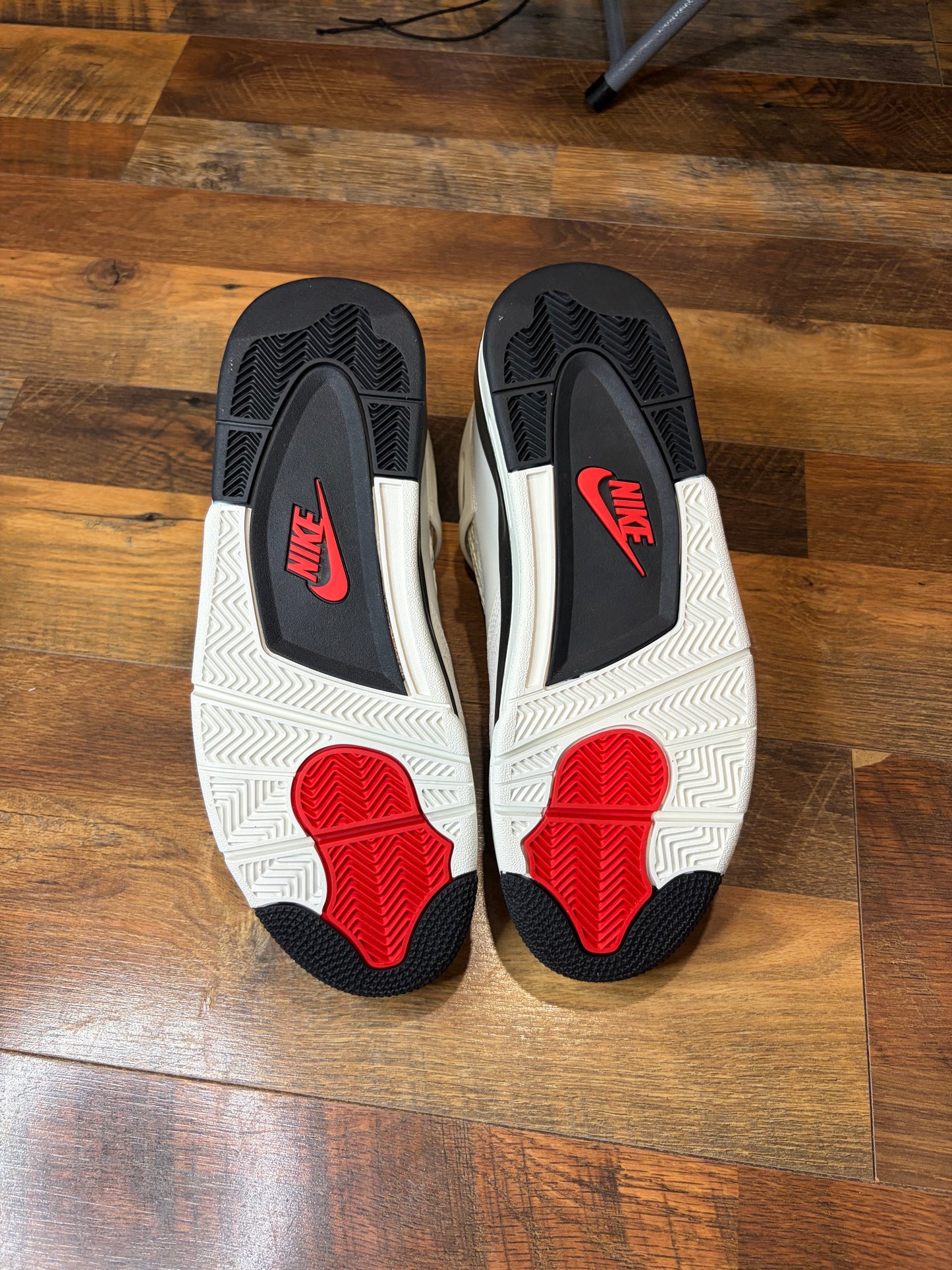 Jordan Retro 4 Flight Club (Brand New - Mens Sizes)