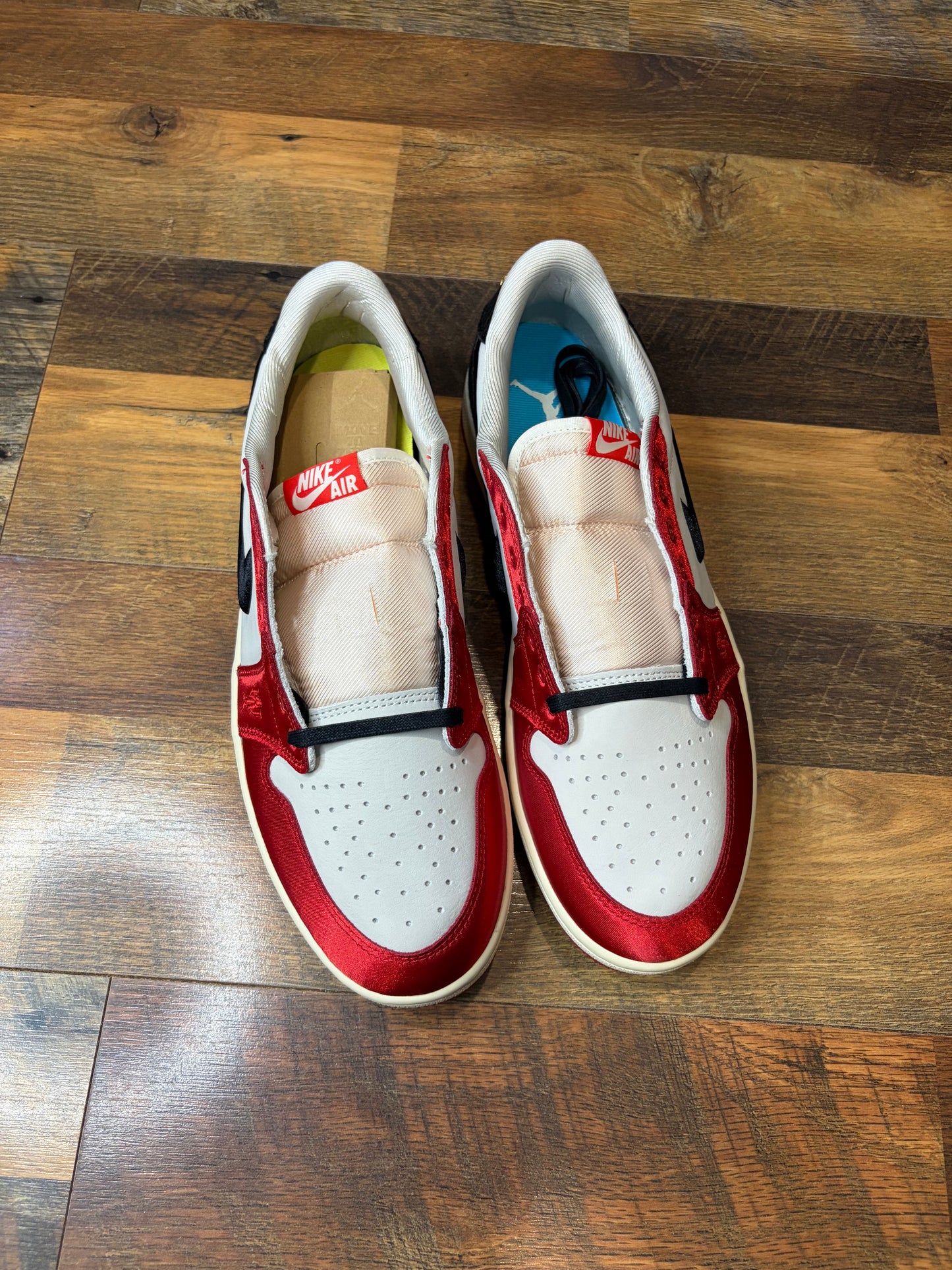 Jordan Retro 1 Low Trophy Room (Brand New - 12.5M)