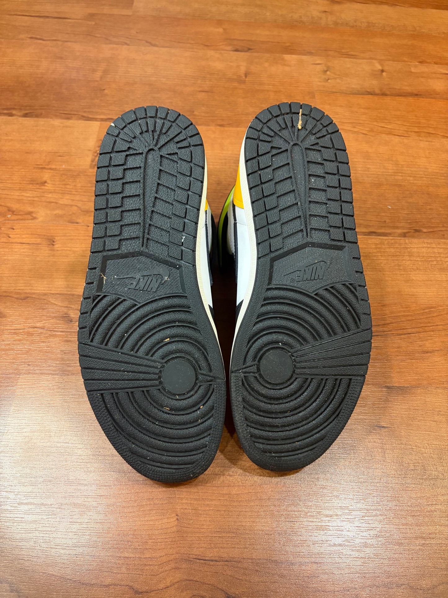 Jordan Retro 1 Volt (Size 11 Mens)