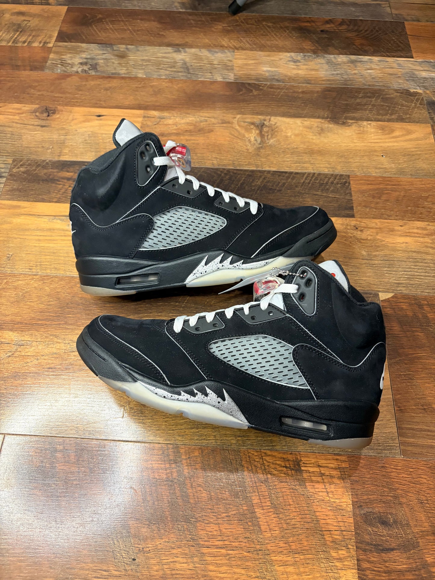 Jordan Retro 5 Black Metallic Reimagined (Size 9.5 Mens)