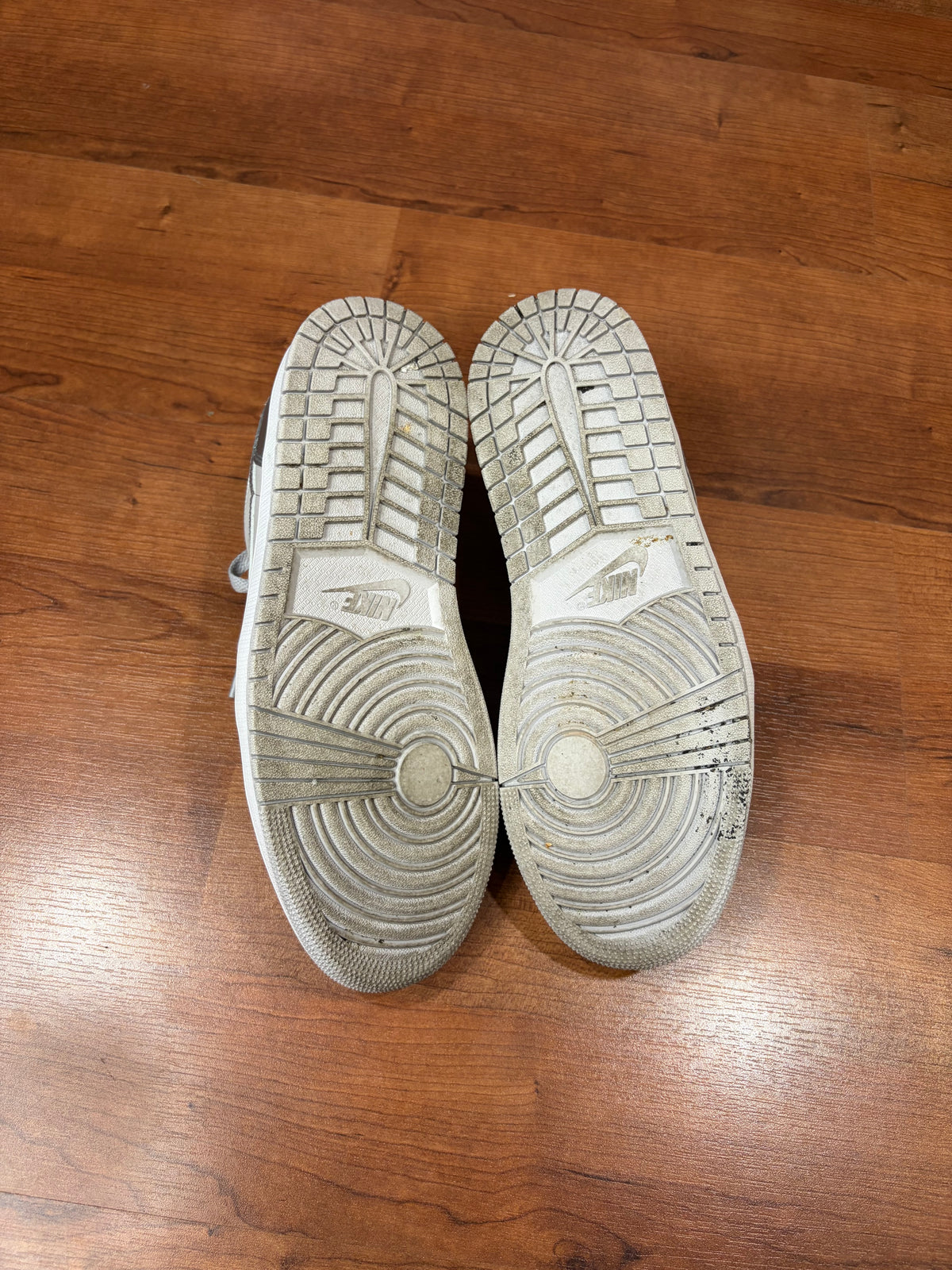 AJ1 Low Retro Metallic Silver (Size 9.5 Mens)
