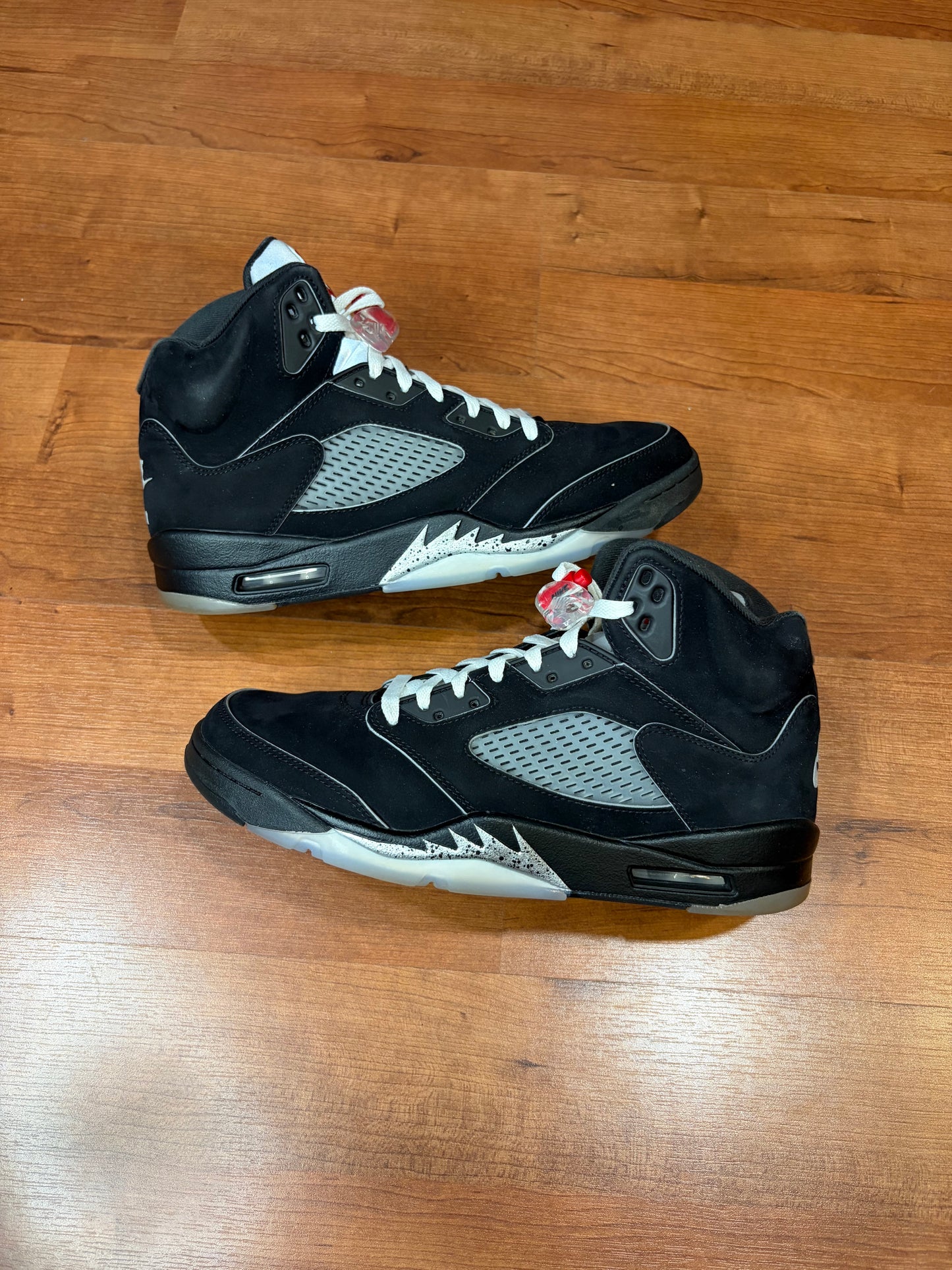 Jordan Retro 5 Black Metallic Reimagined (Size 10.5 Mens)