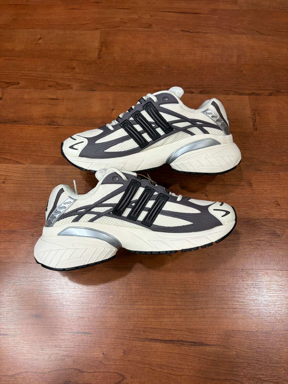 Adistar XLG 2.0 Grey Strata Off White (Brand New - 8M)