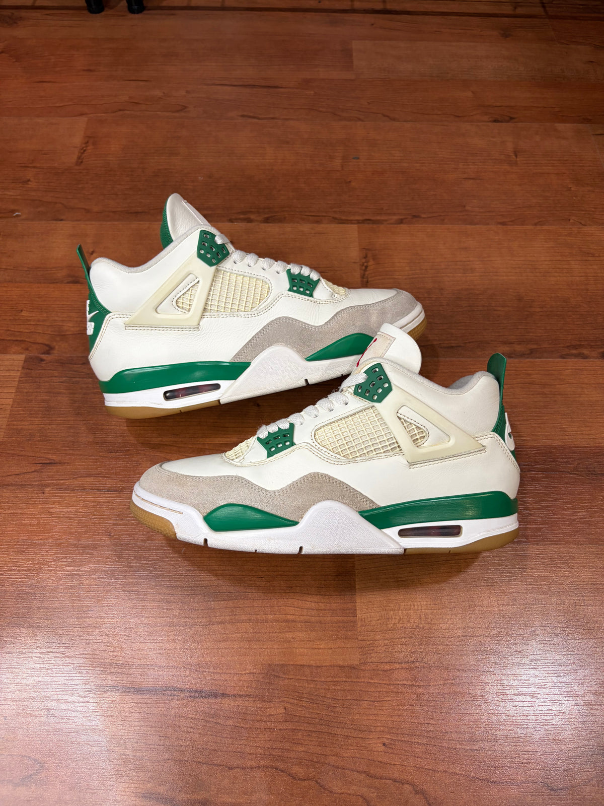 AJ4 Retro SB Pine Green (Size 9.5 Mens)