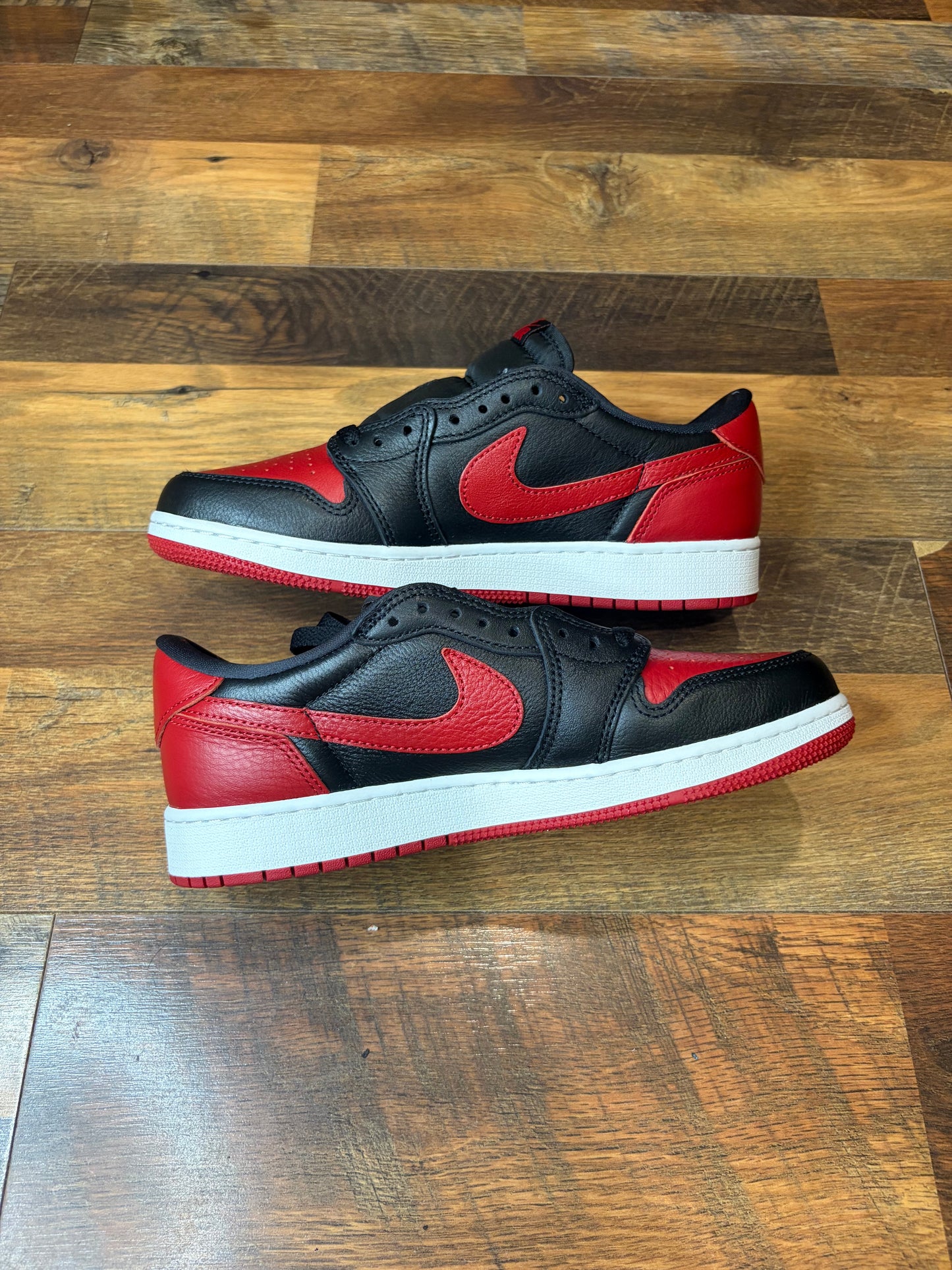 Jordan Retro 1 Low Banned (Brand New - 6.5Y)