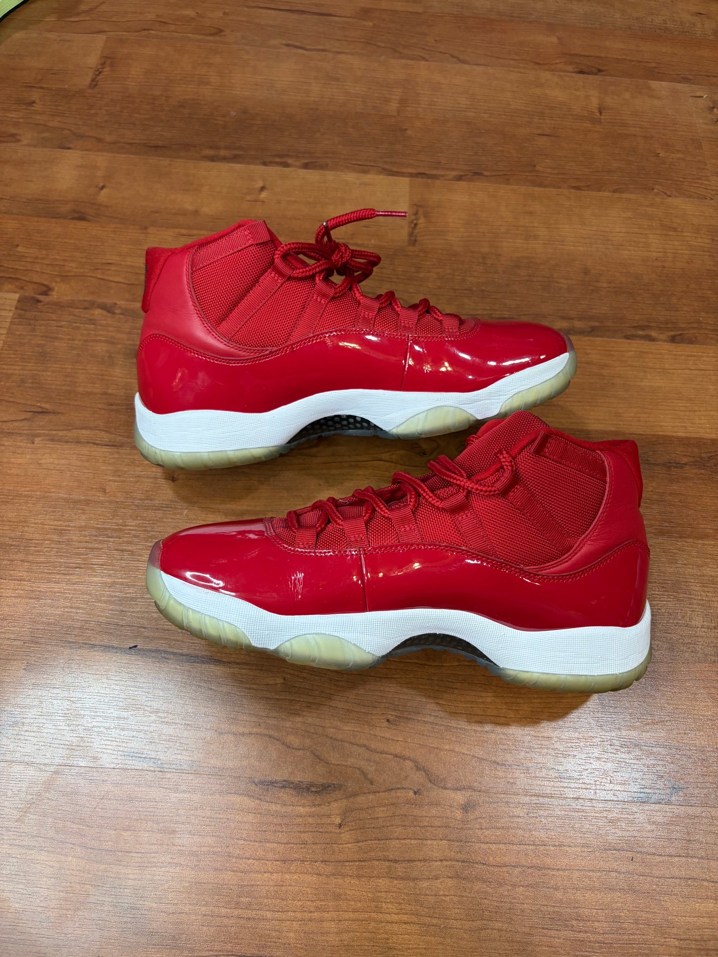 Jordan Retro 11 Win like 96’ (Size 11 Mens)