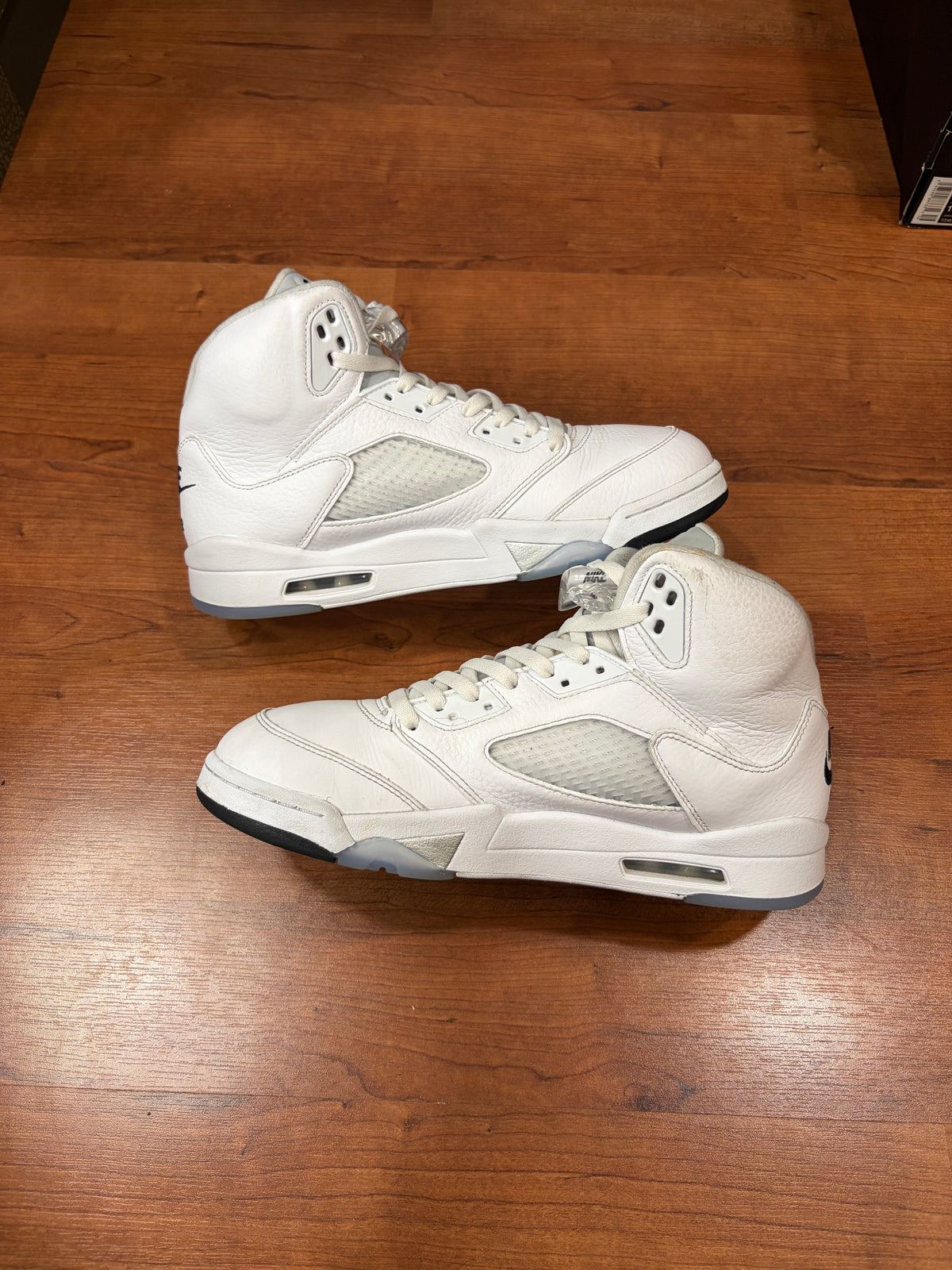Jordan Retro 5 White Metallic (Size 10.5 Mens)