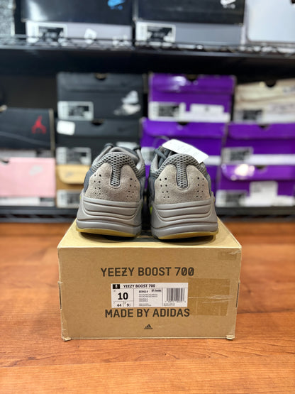 Adidas Yeezy 700 Mauve (Brand New - 10M)