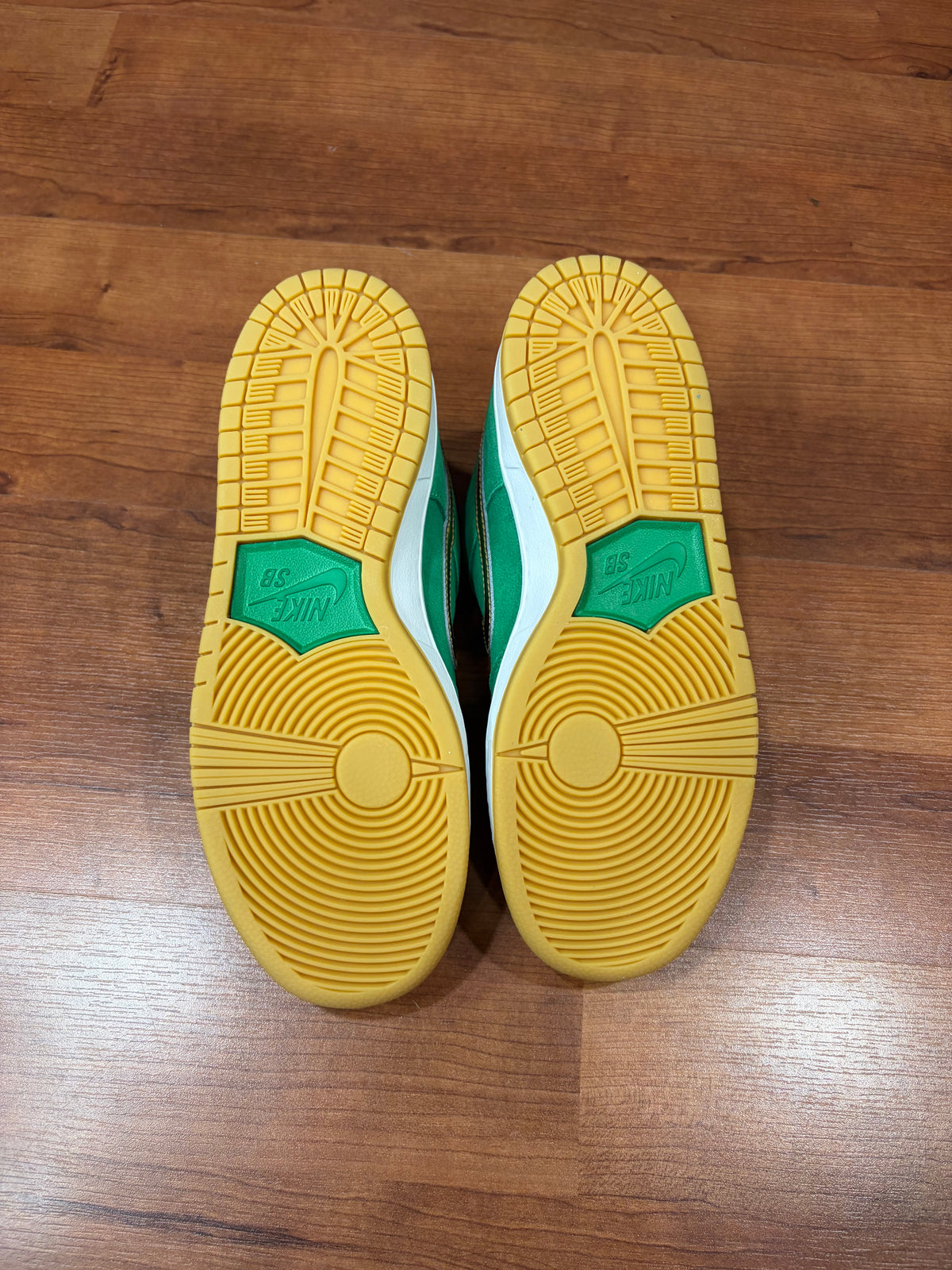 Dunk Low SB St. Patrick’s Day (DS - Size 7.5M)