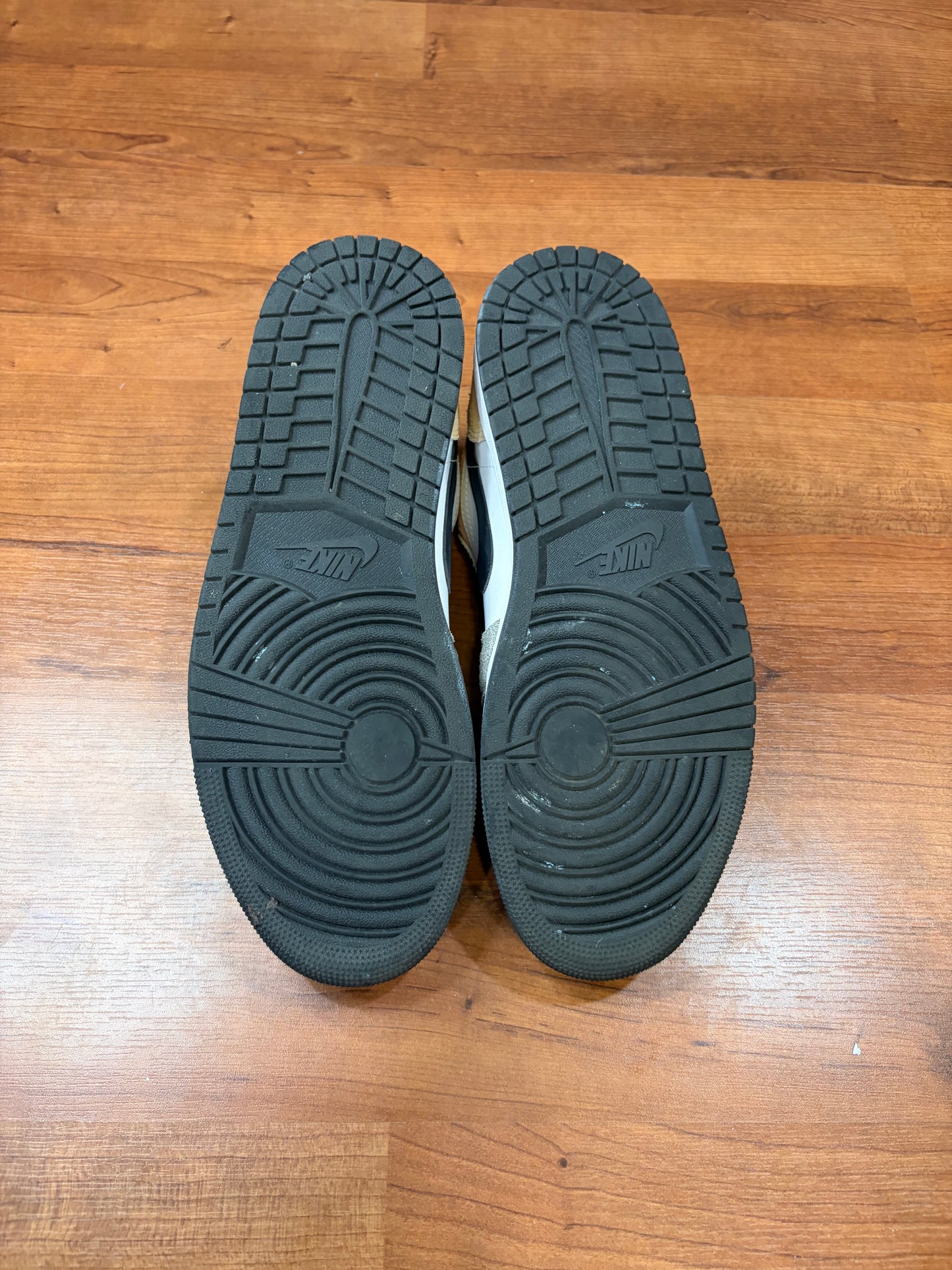 Jordan 1 Low Flight Club (Size 10 Mens)