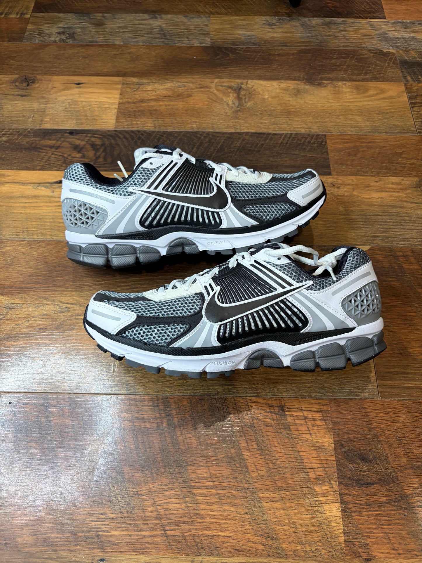 Nike Vomero 5 Dark Grey Black White (Brand New - Multiple Sizes)