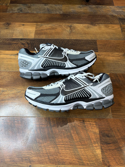 Nike Vomero 5 Dark Grey Black White (Brand New - Multiple Sizes)