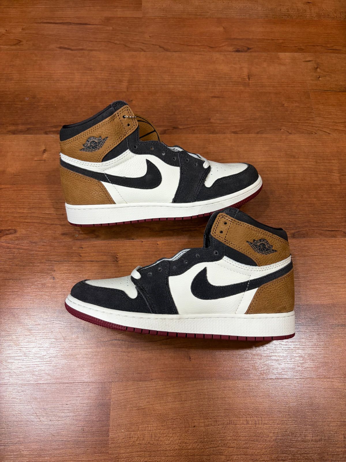 AJ1 Retro Love Letter (Brand New / No Lid - 7Y / 8.5W)