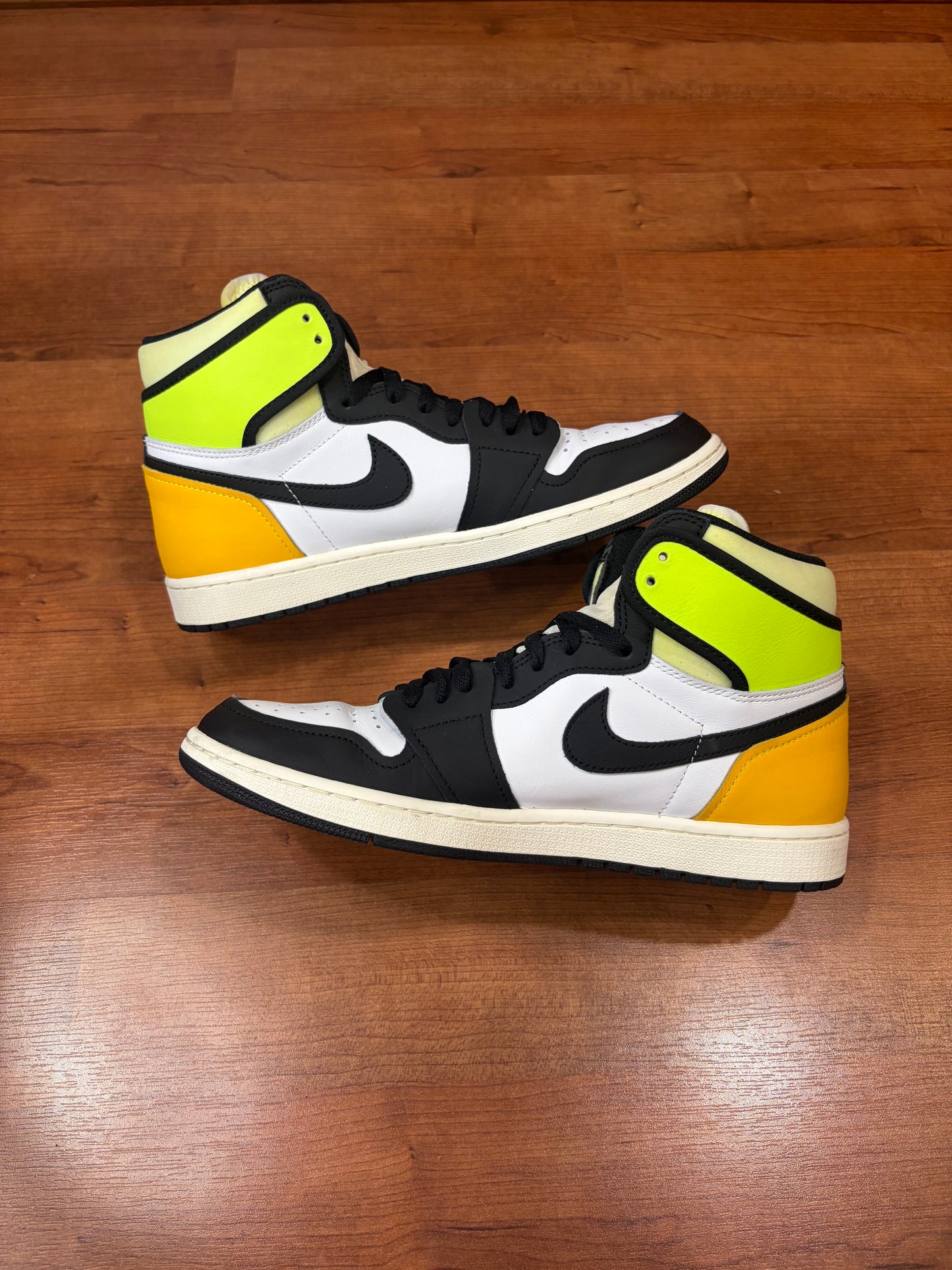 Jordan Retro 1 Volt (Size 11 Mens)