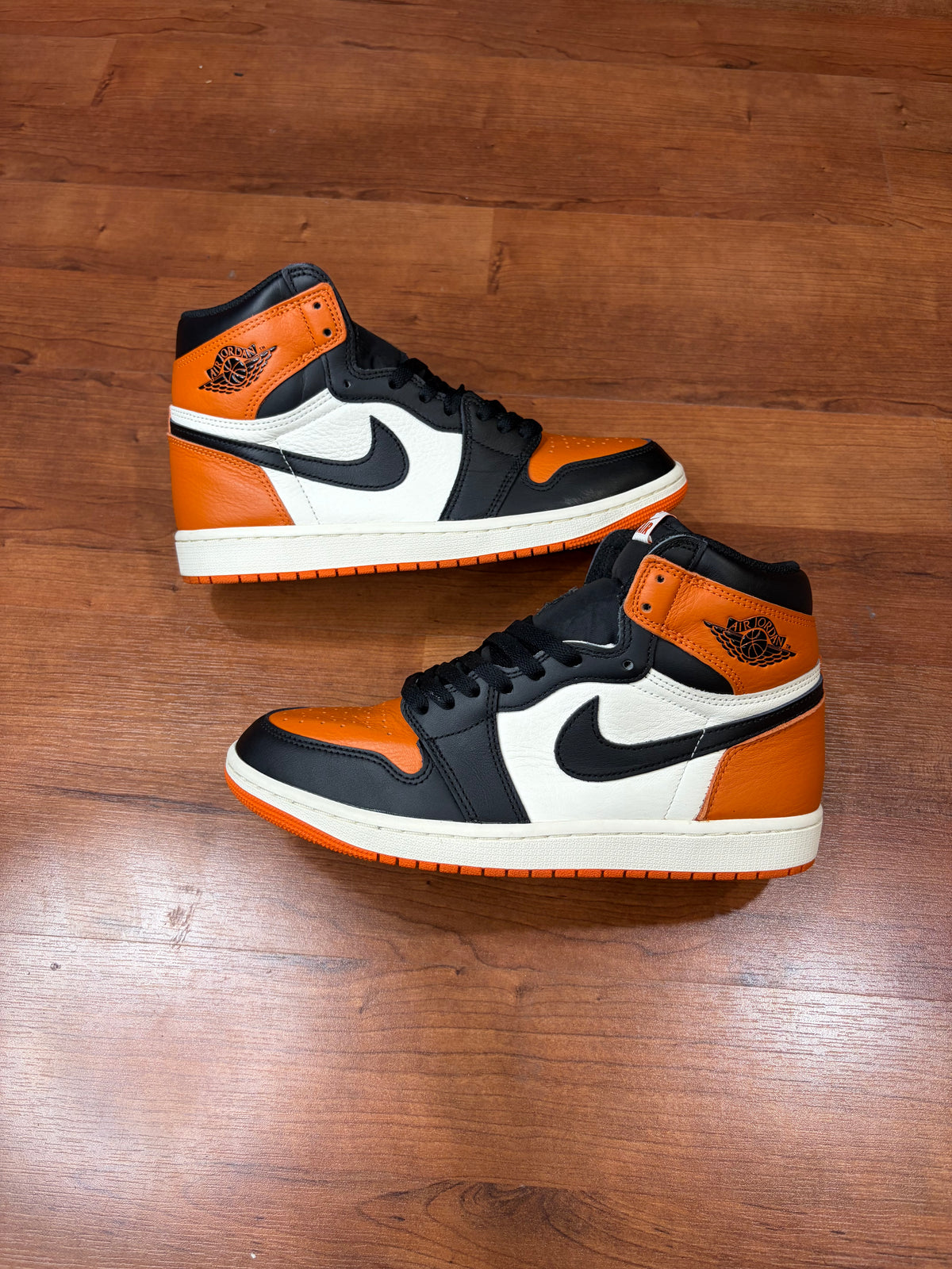 AJ1 Retro Shattered Backboard (Size 9.5 Mens)