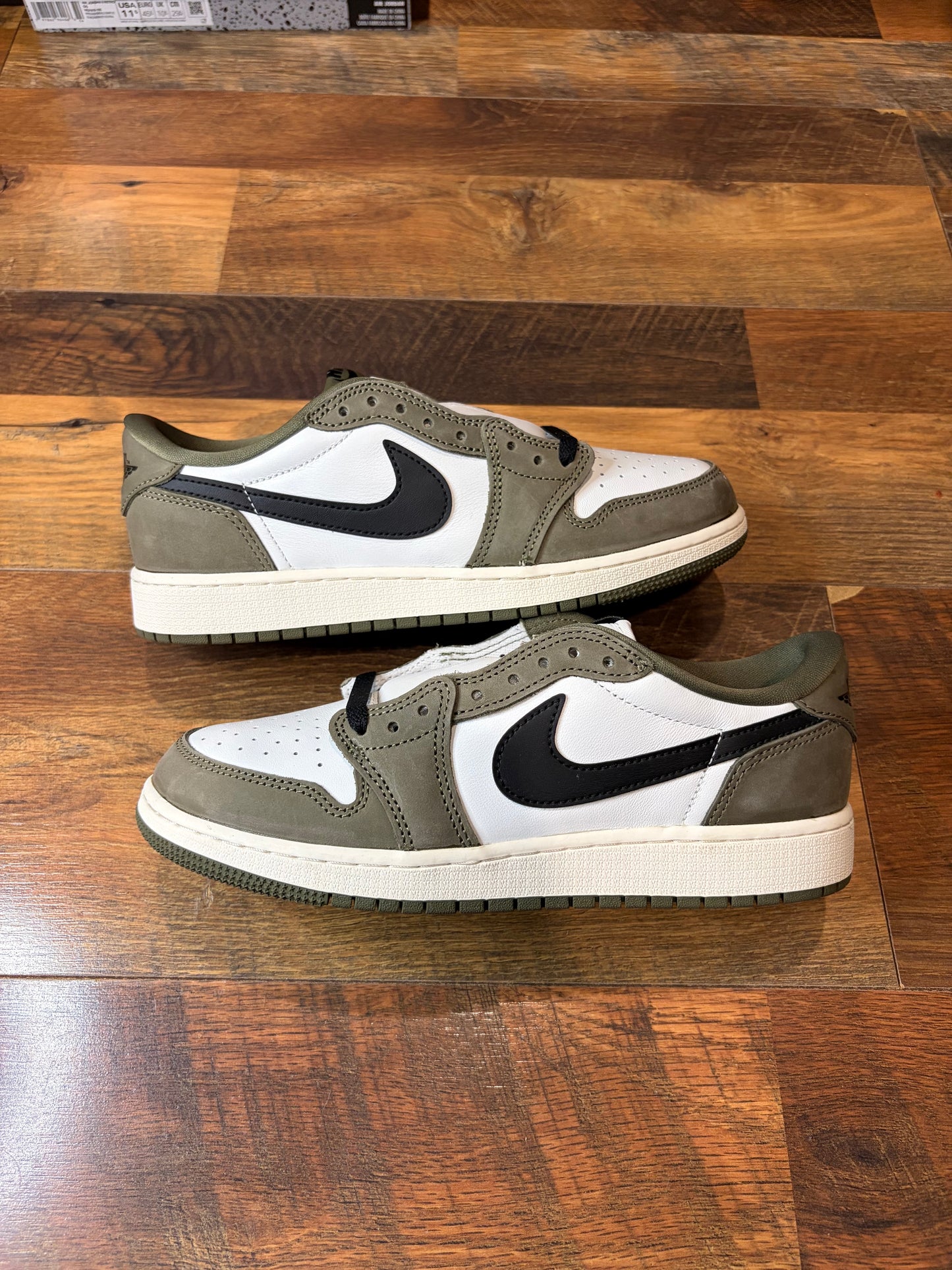 Jordan Retro 1 Low Medium Olive (Brand New - 7Y)
