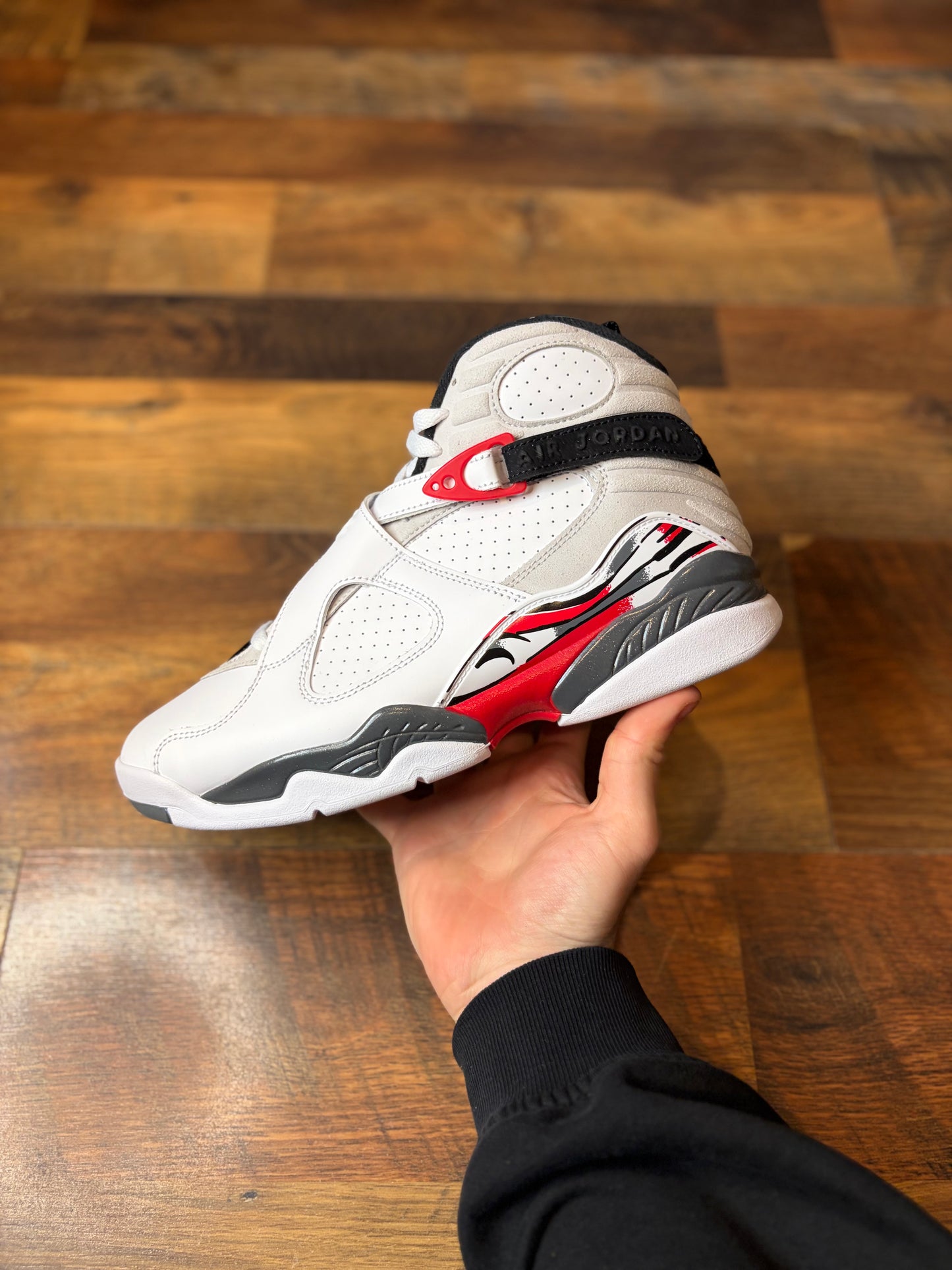 Jordan Retro 8 Bugs Bunny (Brand New - 9M)