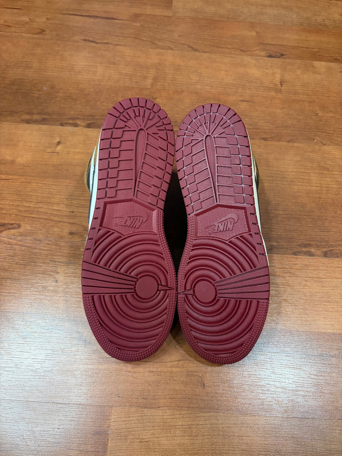 AJ1 Retro Love Letter (Brand New / No Lid - 7Y / 8.5W)