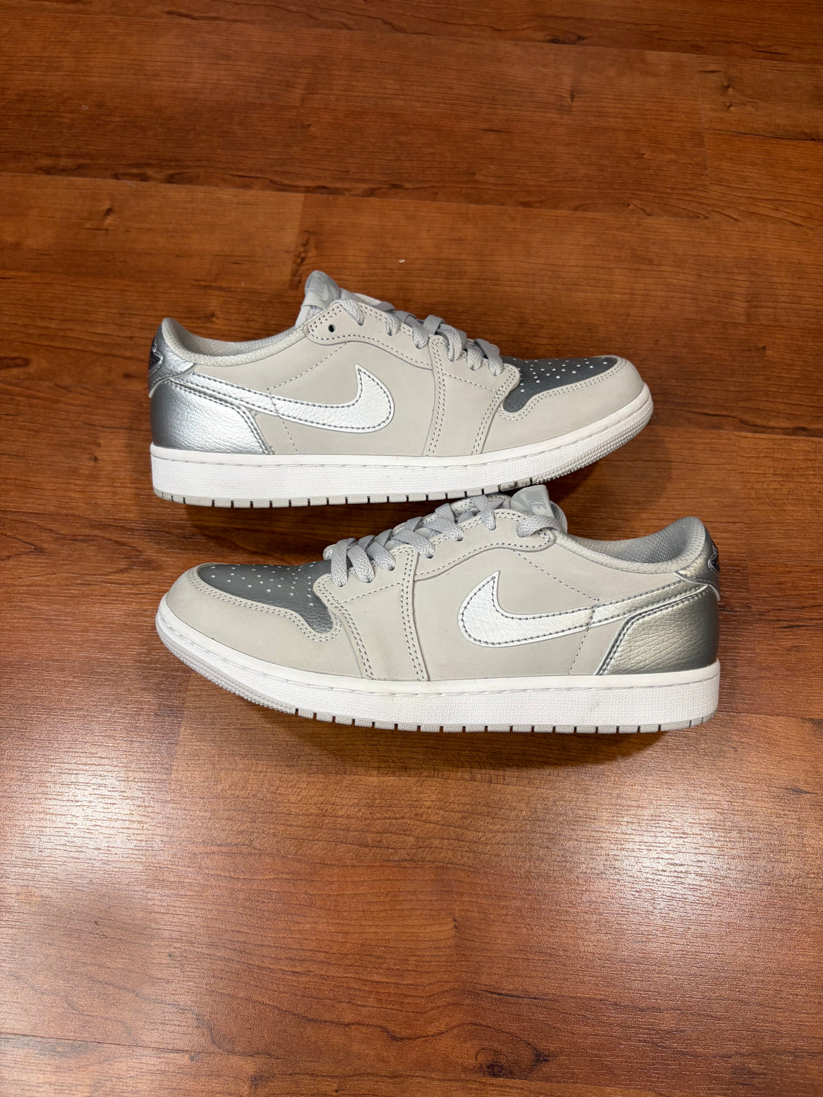 AJ1 Low Retro Metallic Silver (Size 9.5 Mens)