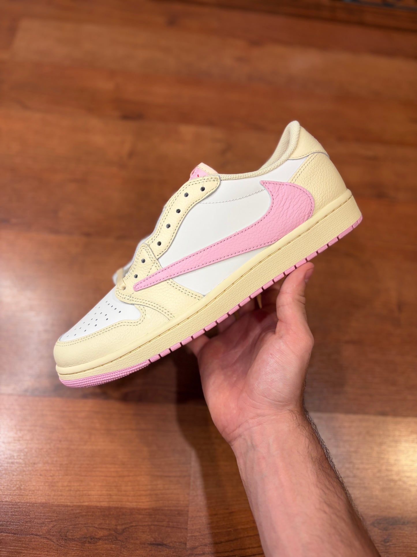Jordan Retro 1 Low Travis Scott Shy Pink (Brand New - 10.5M)