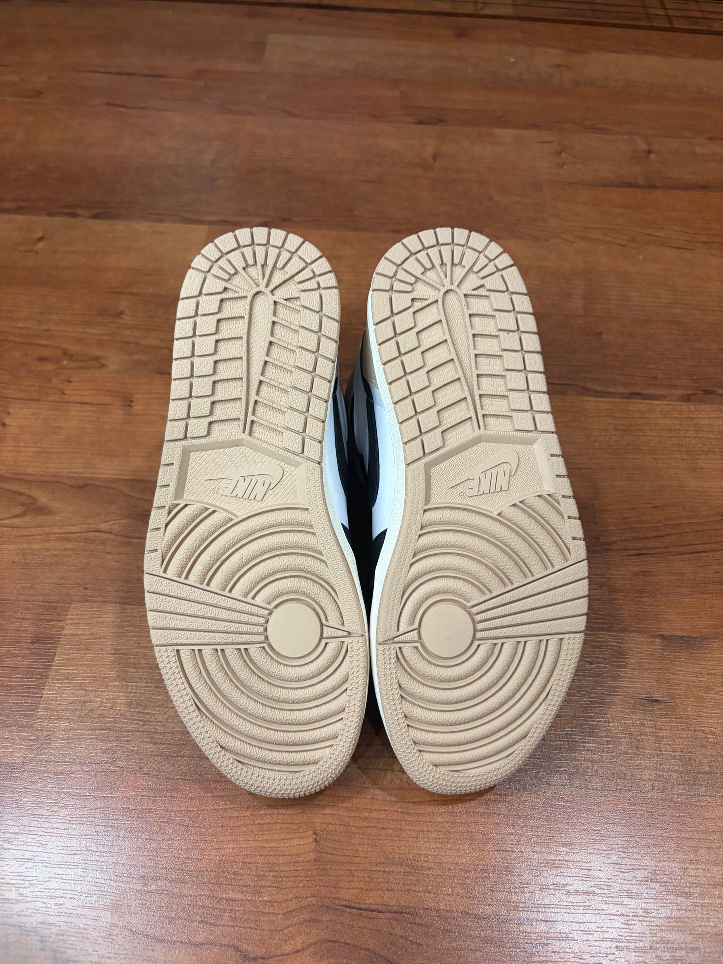 Jordan Retro 1 Latte (Brand New - 10W/8.5M)