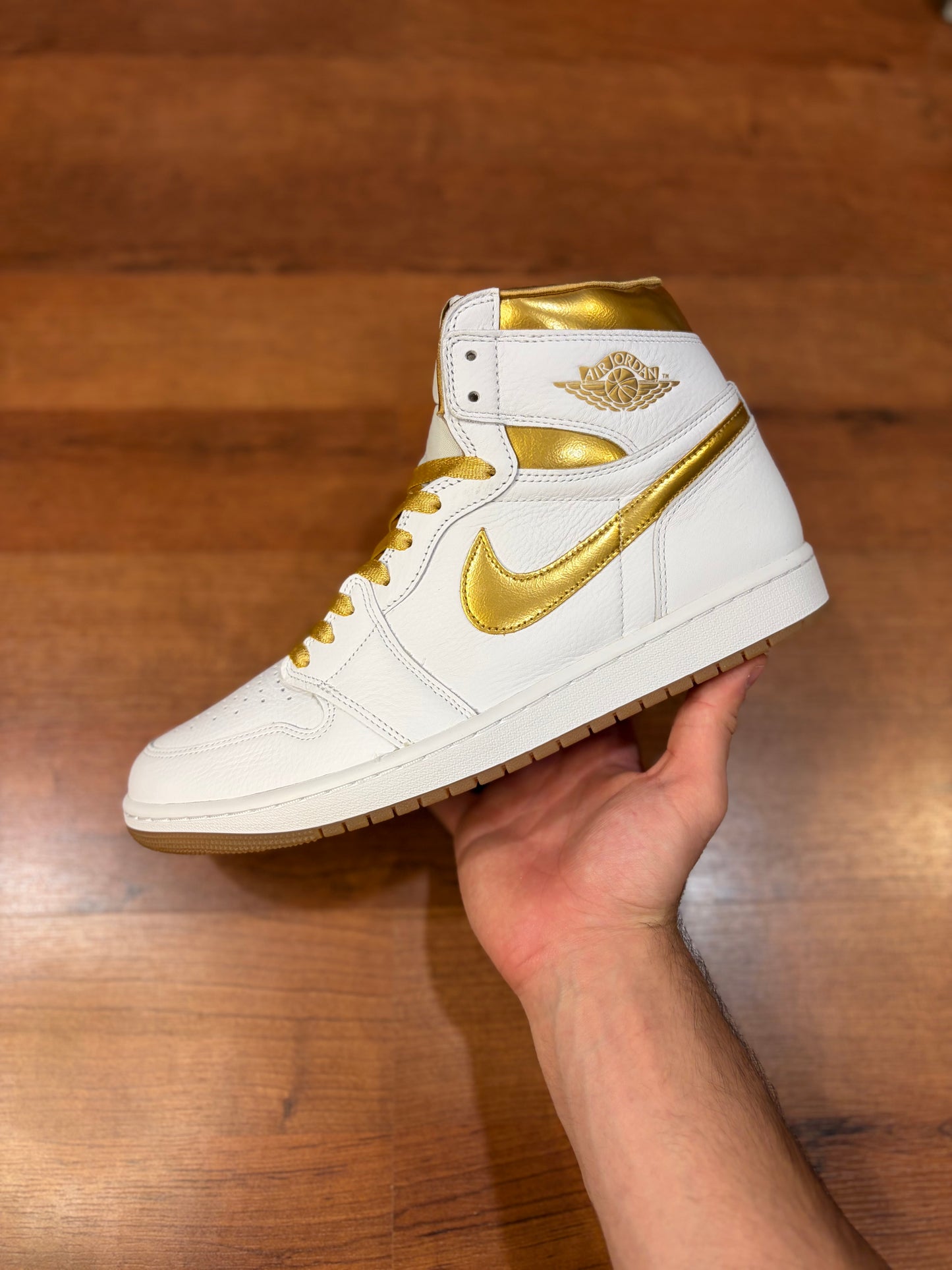 Jordan Retro 1 Metallic Gold (Brand New - 13W/11.5M)