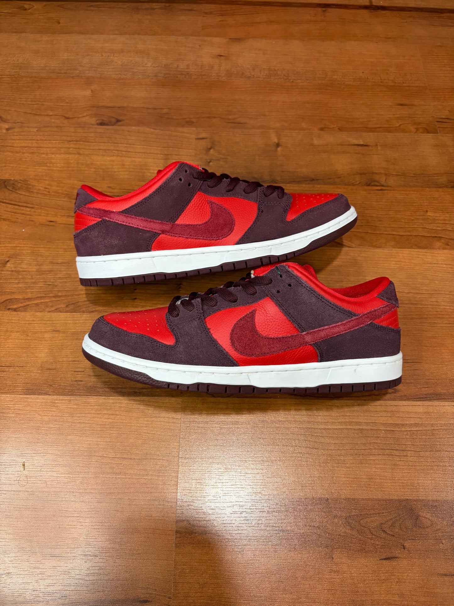 Nike Dunk Low SB Cherry (Brand New - 10.5M)