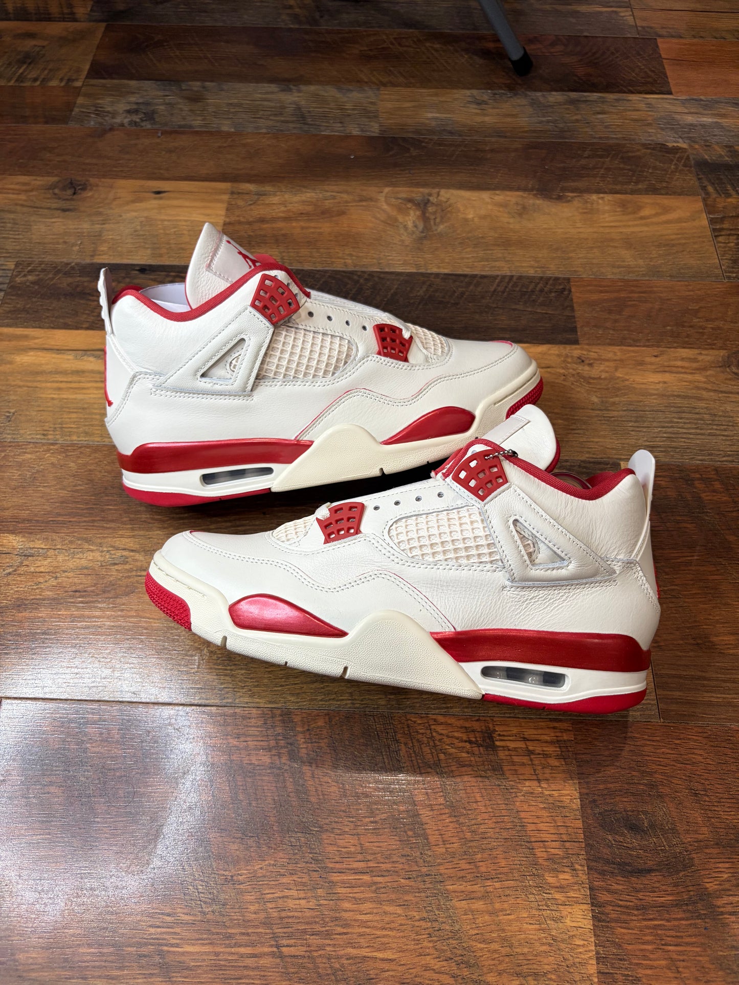Jordan Retro 4 Valentines Day (Brand New - Multiple Sizes)