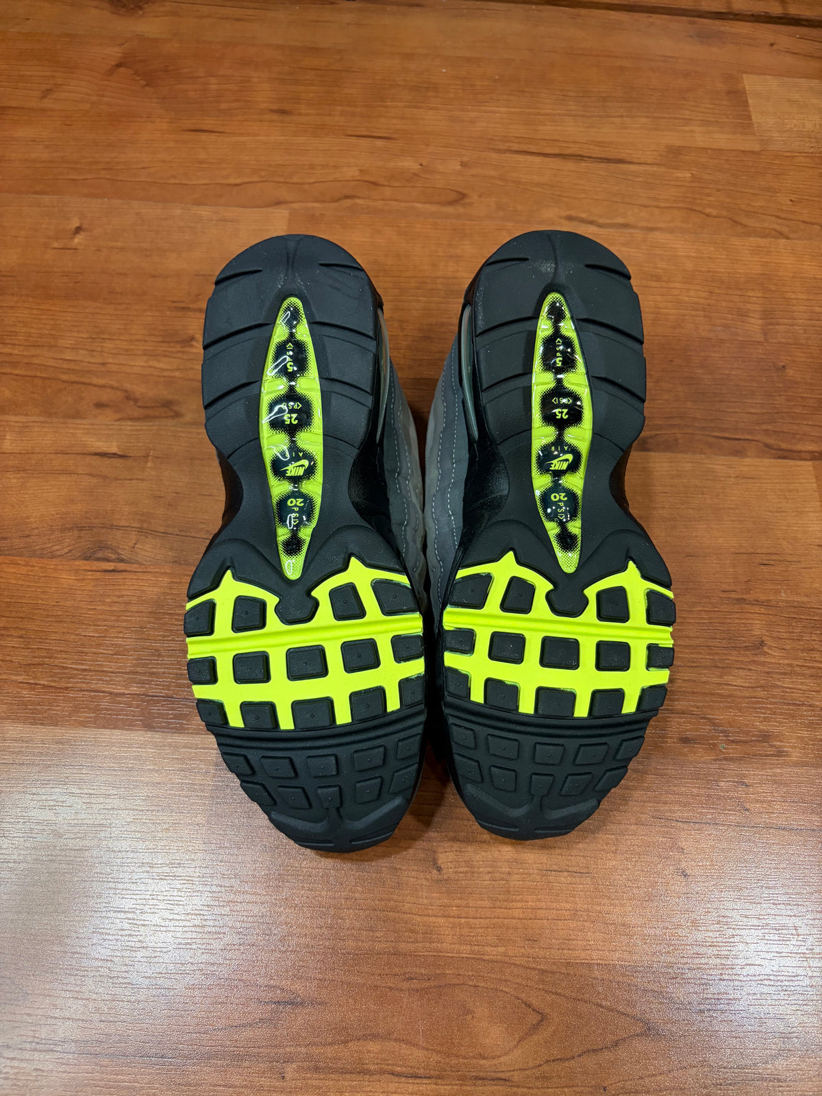 Air Max 95 Big Bubble Neon (DS - Size 9W / 7.5M)