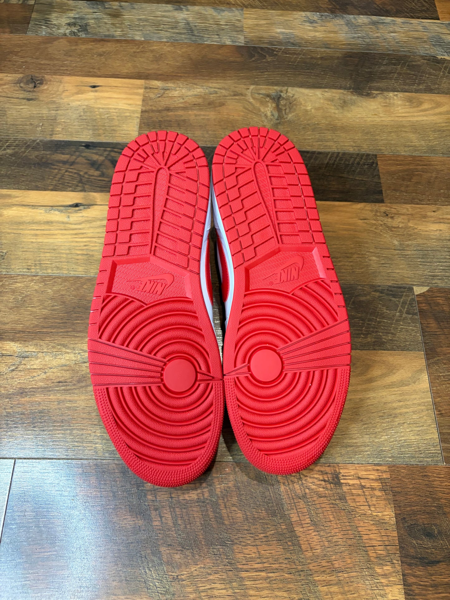 Jordan Retro 1 Low University Red (Brand New/No Box Lid - Mens Sizes)