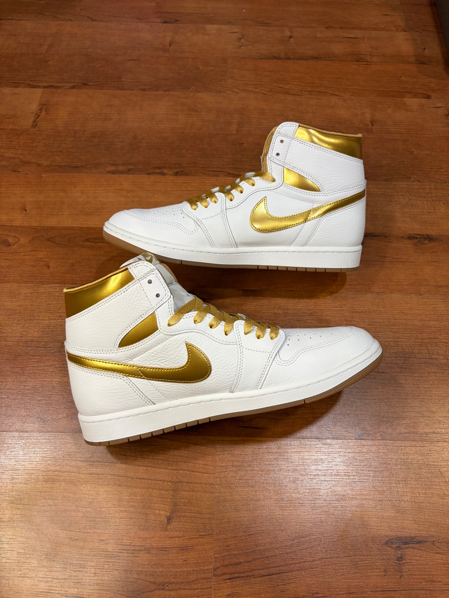 Jordan Retro 1 Metallic Gold (Brand New - 13W/11.5M)