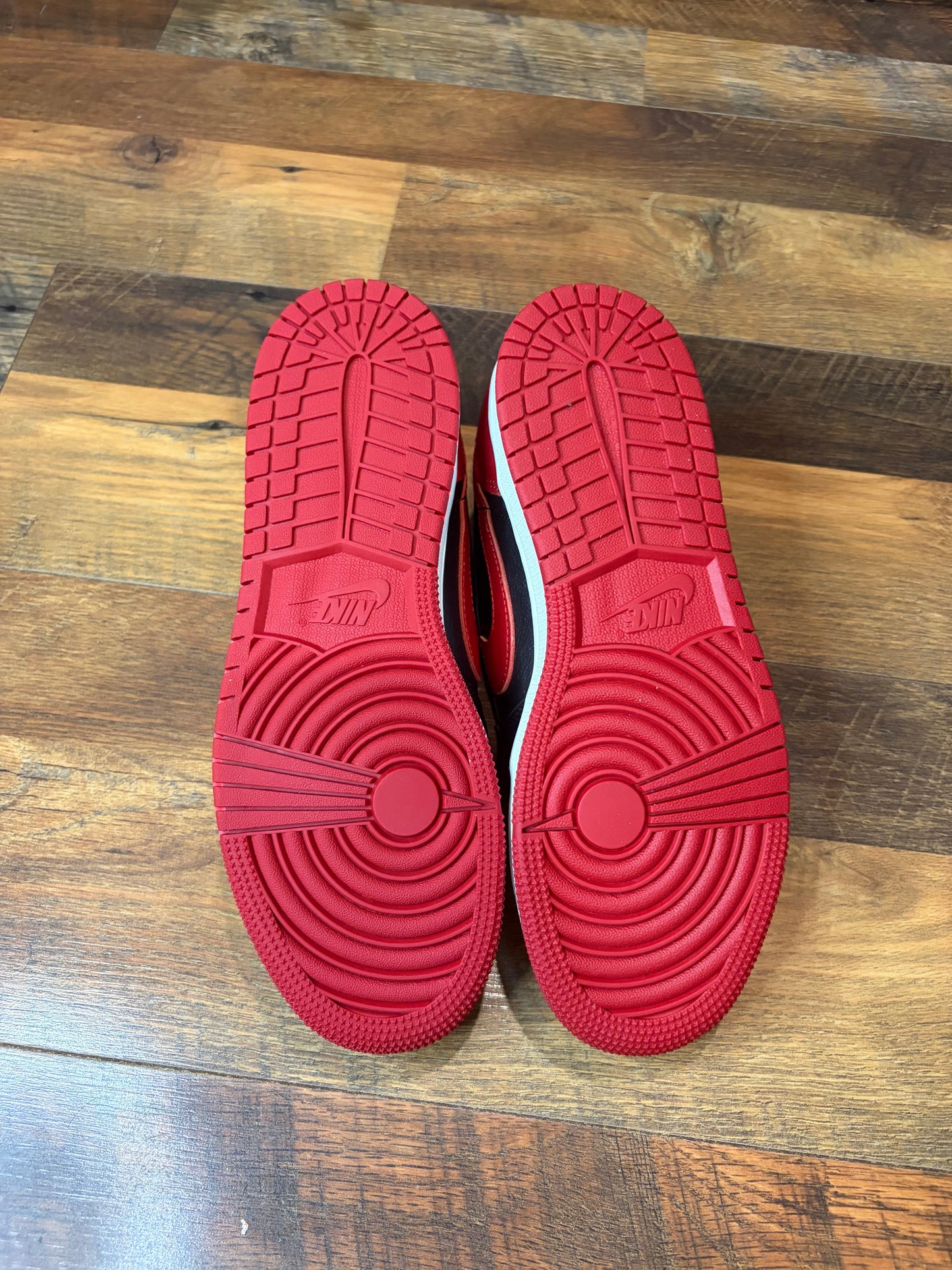 Jordan Retro 1 Low Banned (Brand New - 6.5Y)
