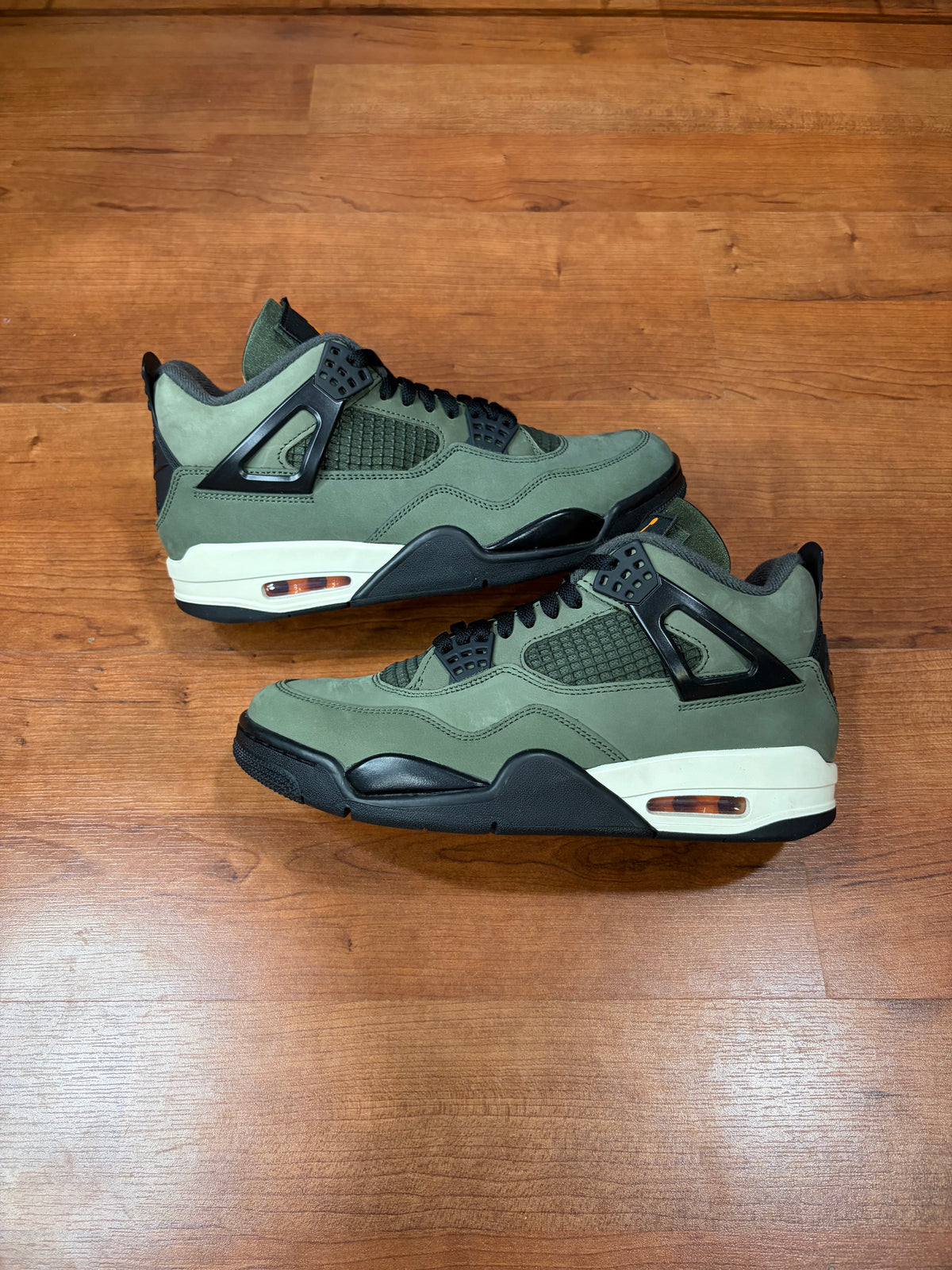 Jordan Retro 4 Undefeated (Size 8.5 Mens)