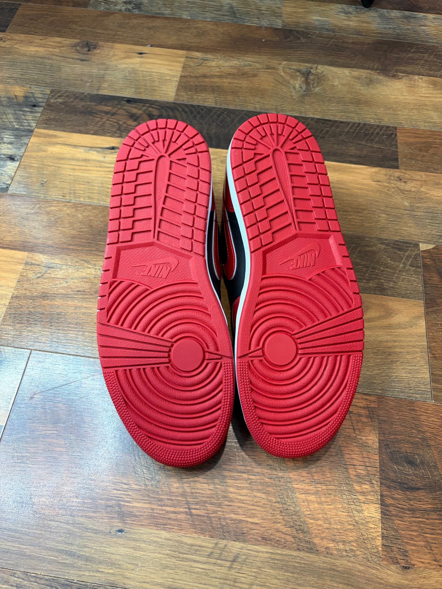 Air Jordan 1 Low Patent Varsity Red (Brand New - 11.5M)