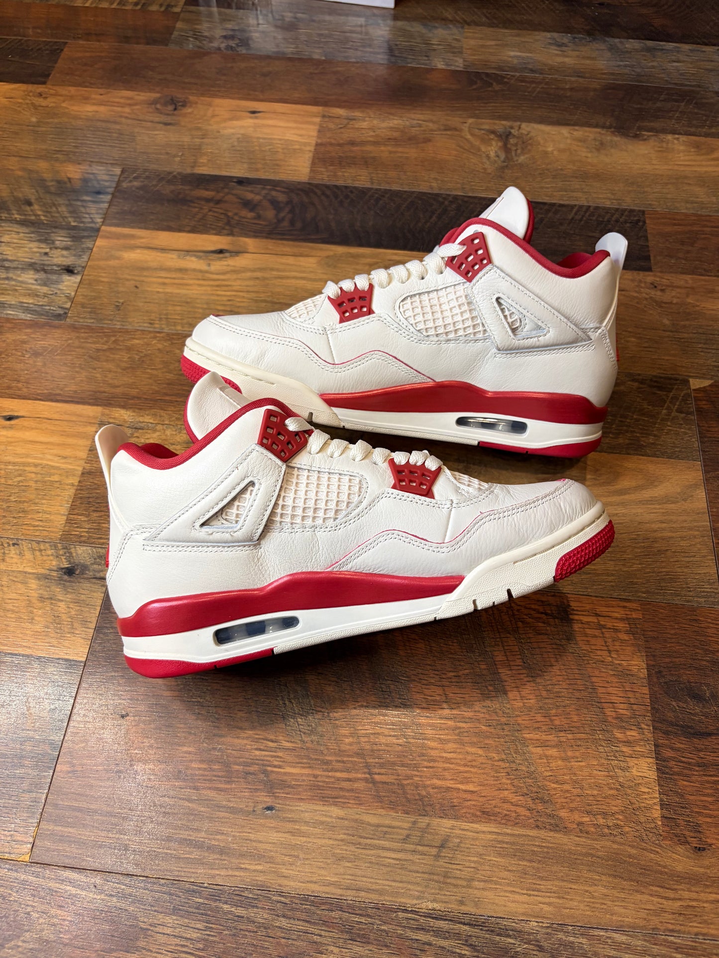 Jordan Retro 4 Valentine’s Day (Size 10W / 8.5M)