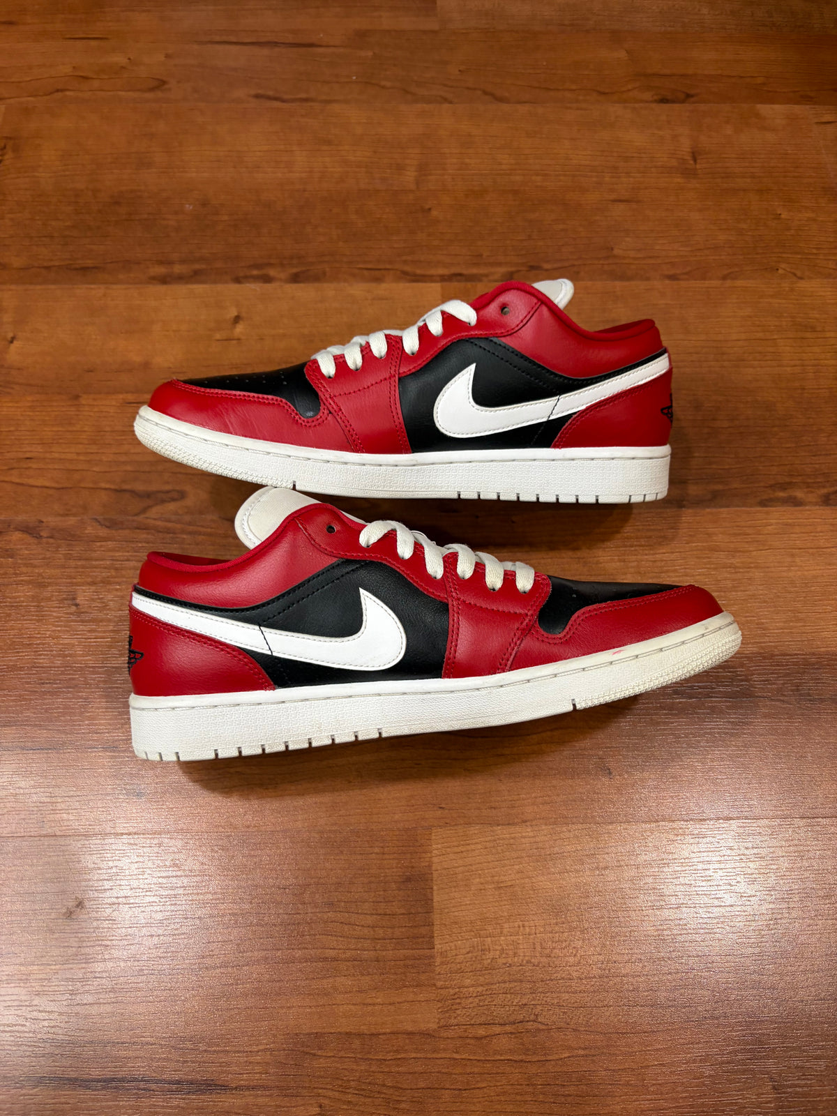 AJ1 Low Chicago Split (Size 11.5W / 10M)